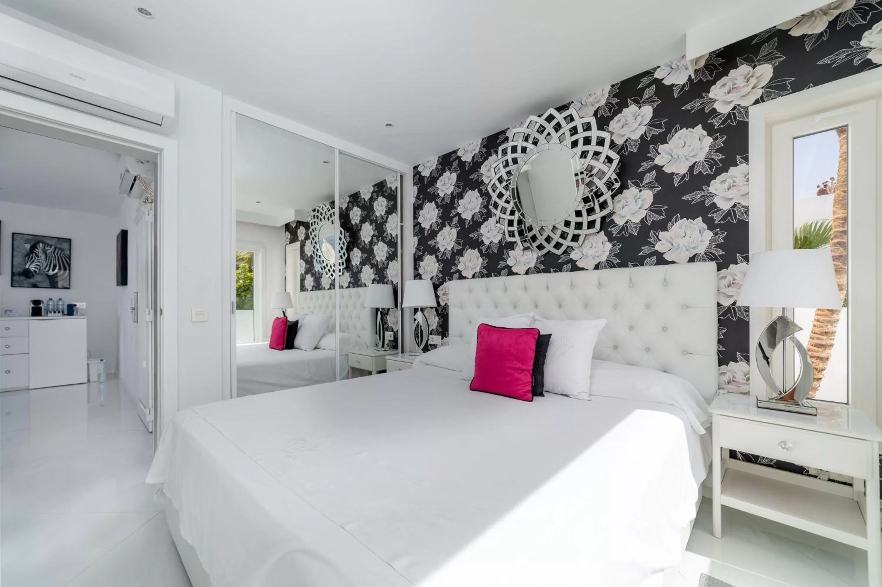 Bed in Lani's Suites de Luxe - Adults Only