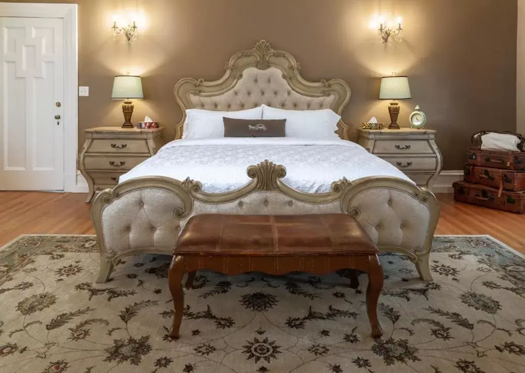 Bed in Grey Gables Inn