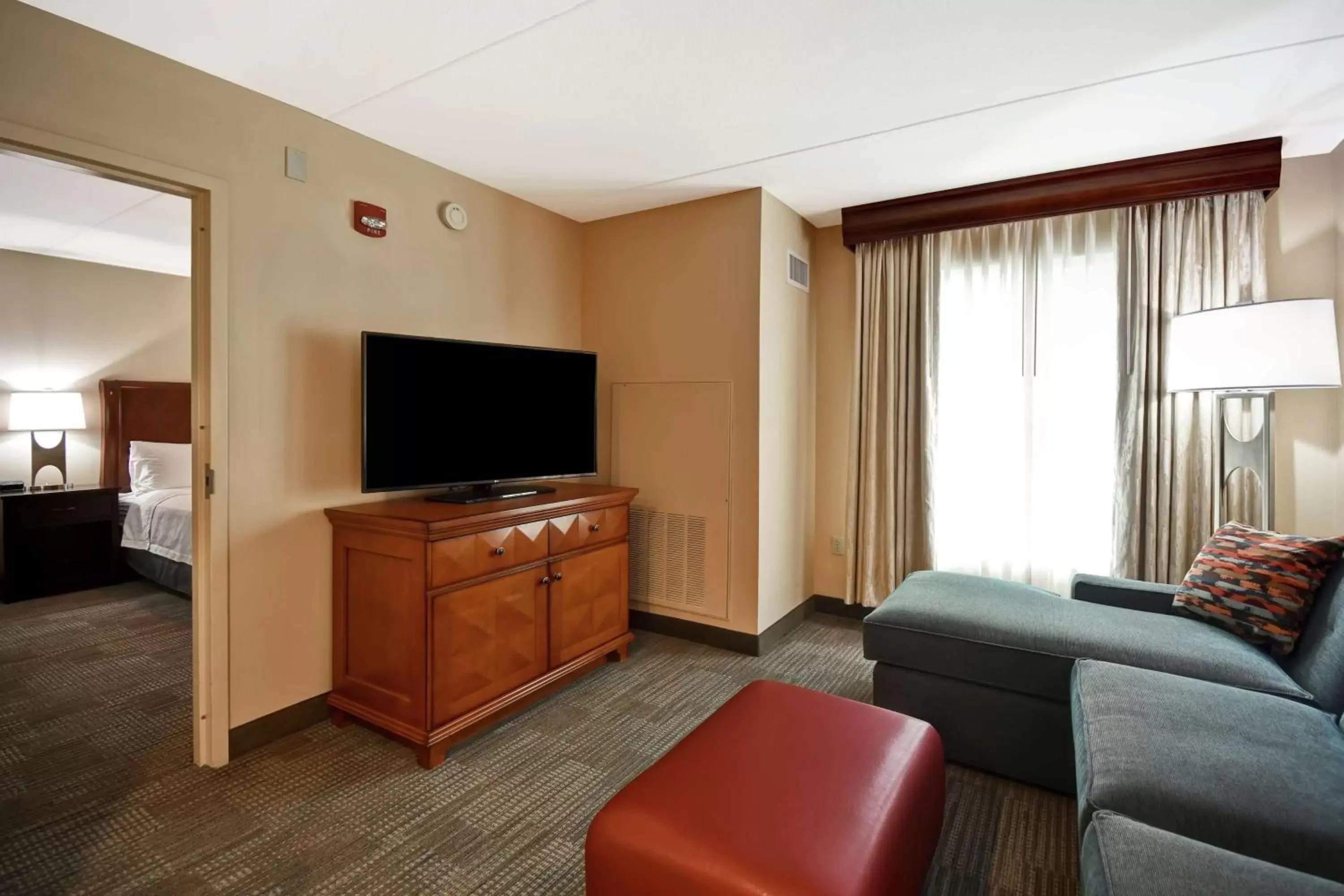 Living room, TV/Entertainment Center in Homewood Suites by Hilton Lancaster
