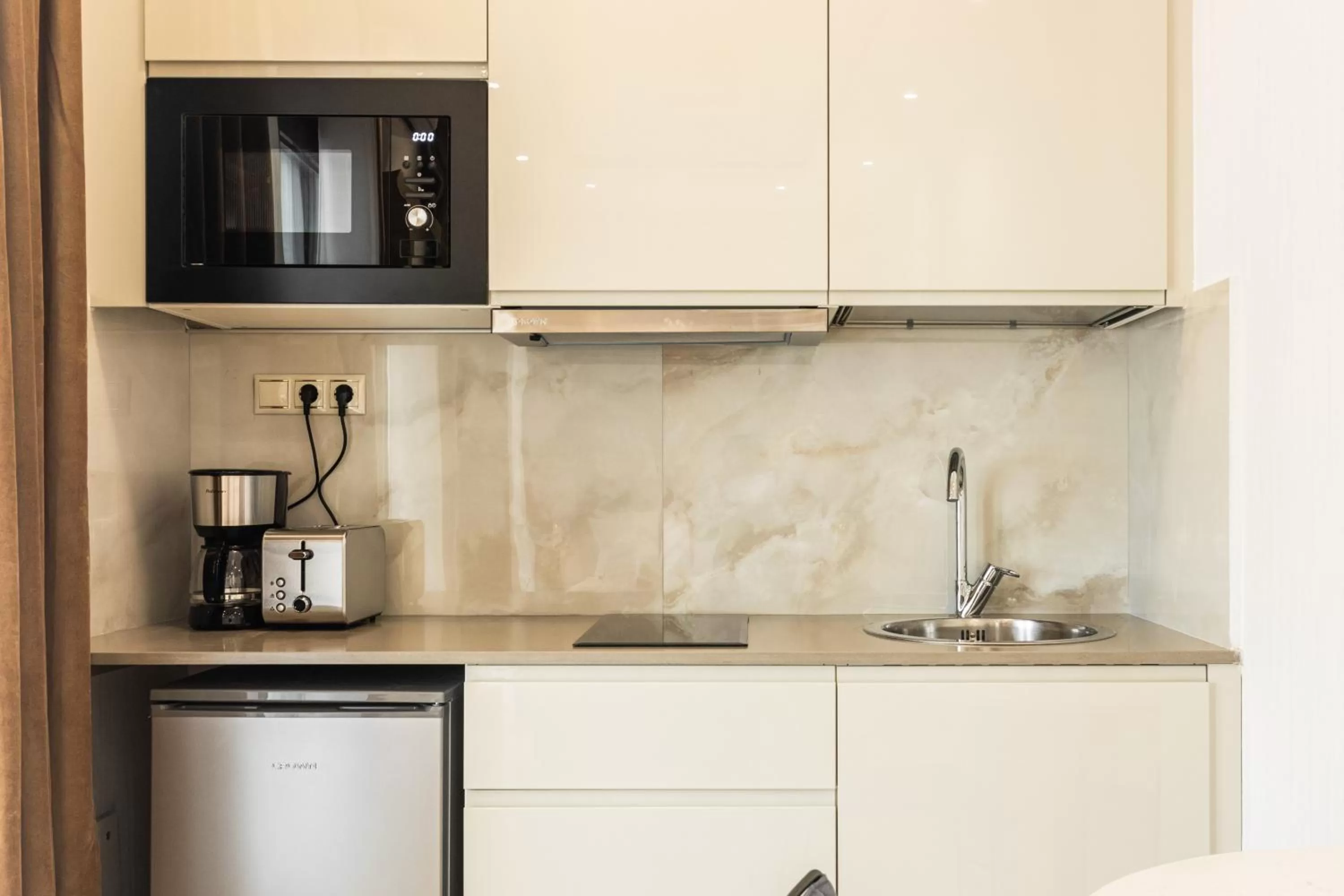 Coffee/tea facilities in Nicholas Point Apartments and Rooms