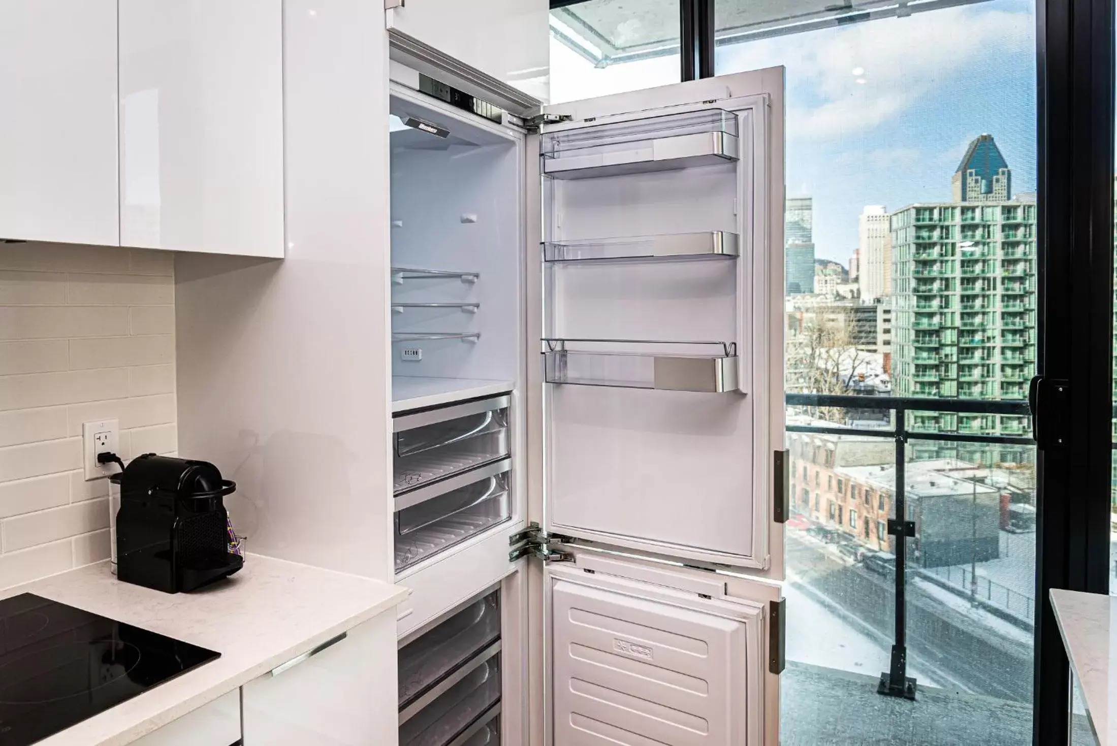 Kitchen or kitchenette, Kitchen/Kitchenette in WRFY Griffintown Apartment