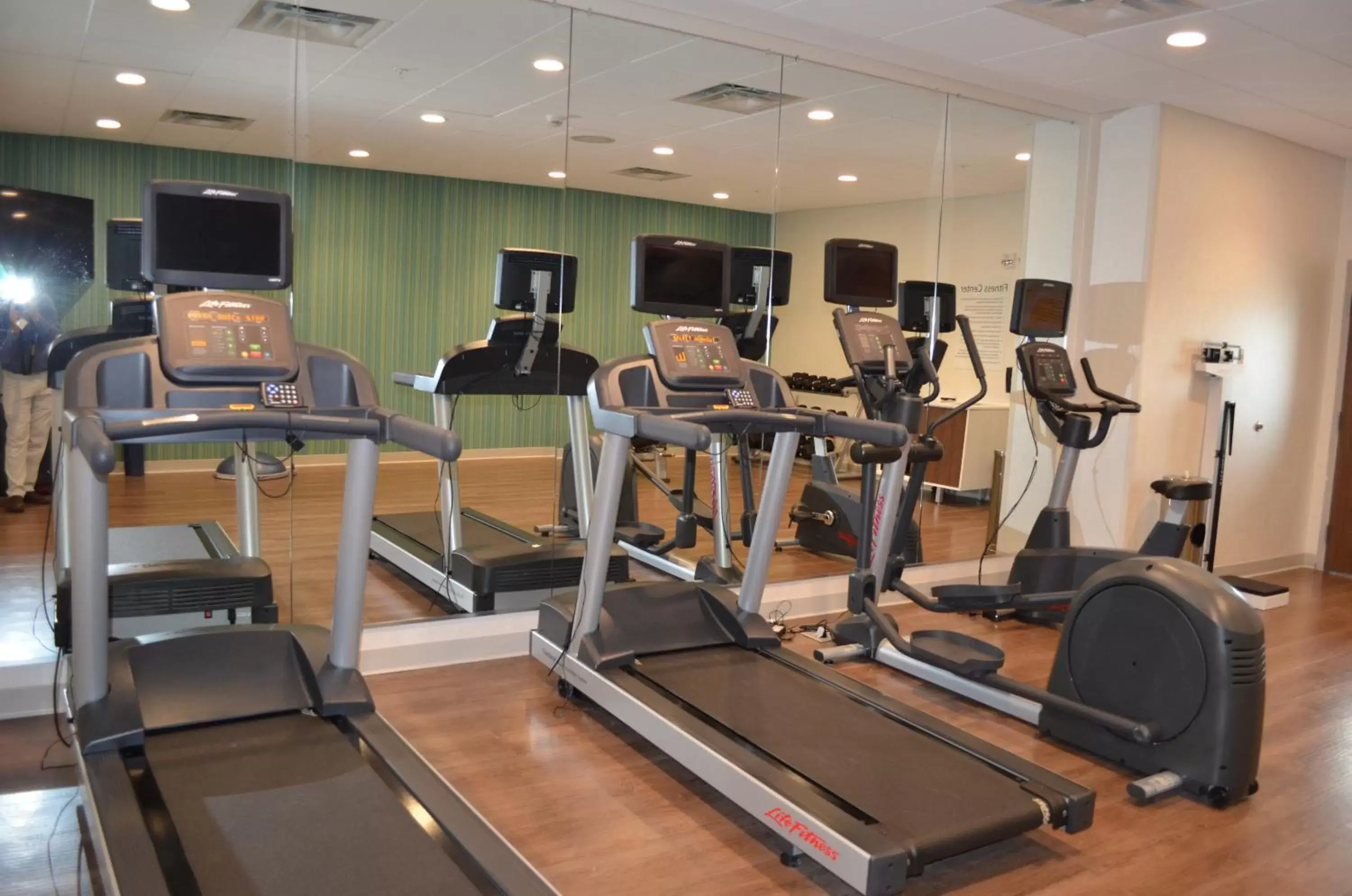 Spa and wellness centre/facilities, Fitness Center/Facilities in Holiday Inn Express & Suites - Charlotte NE - University Area, an IHG Hotel