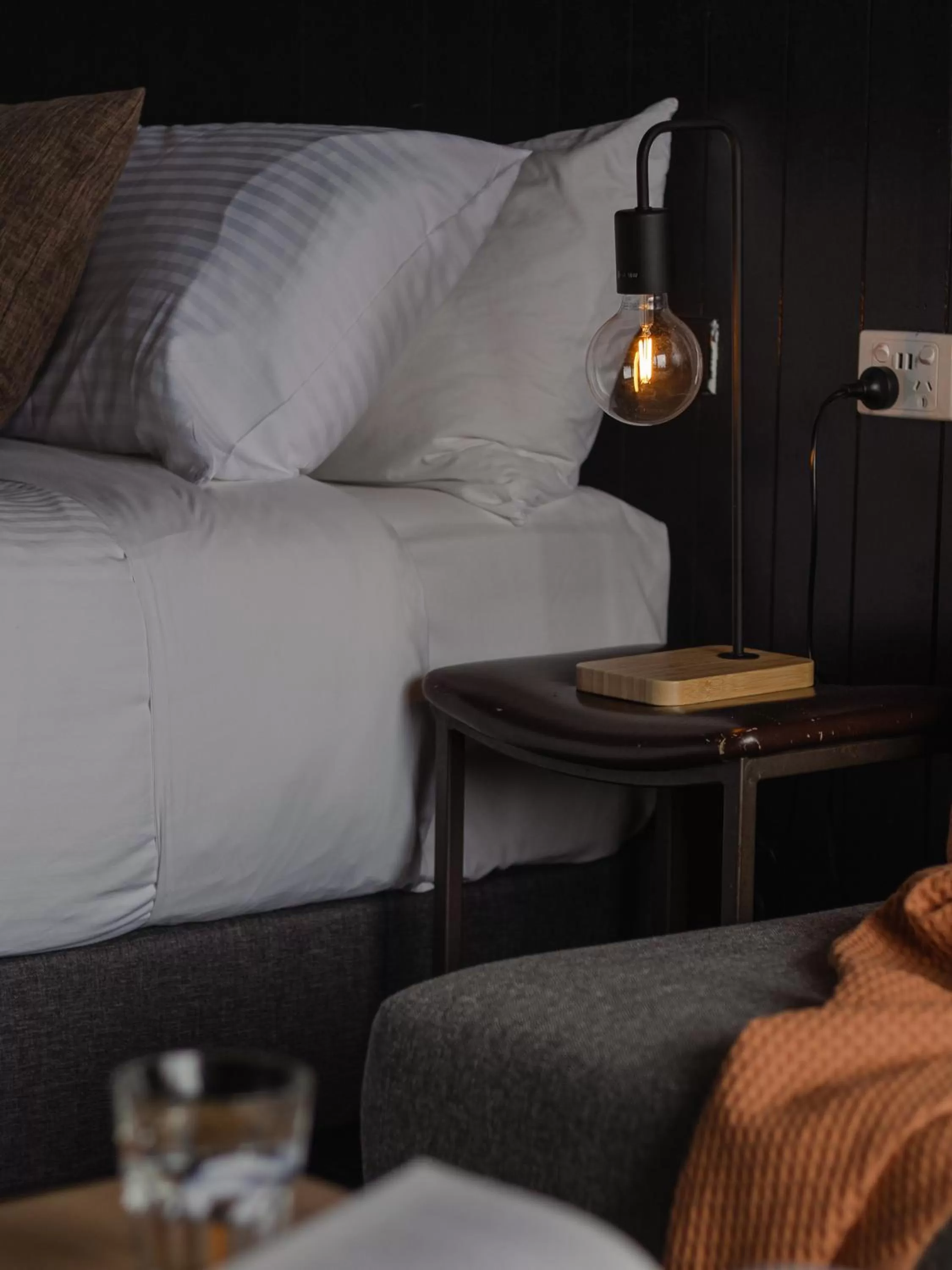 Bed in Midtown Motor Inn