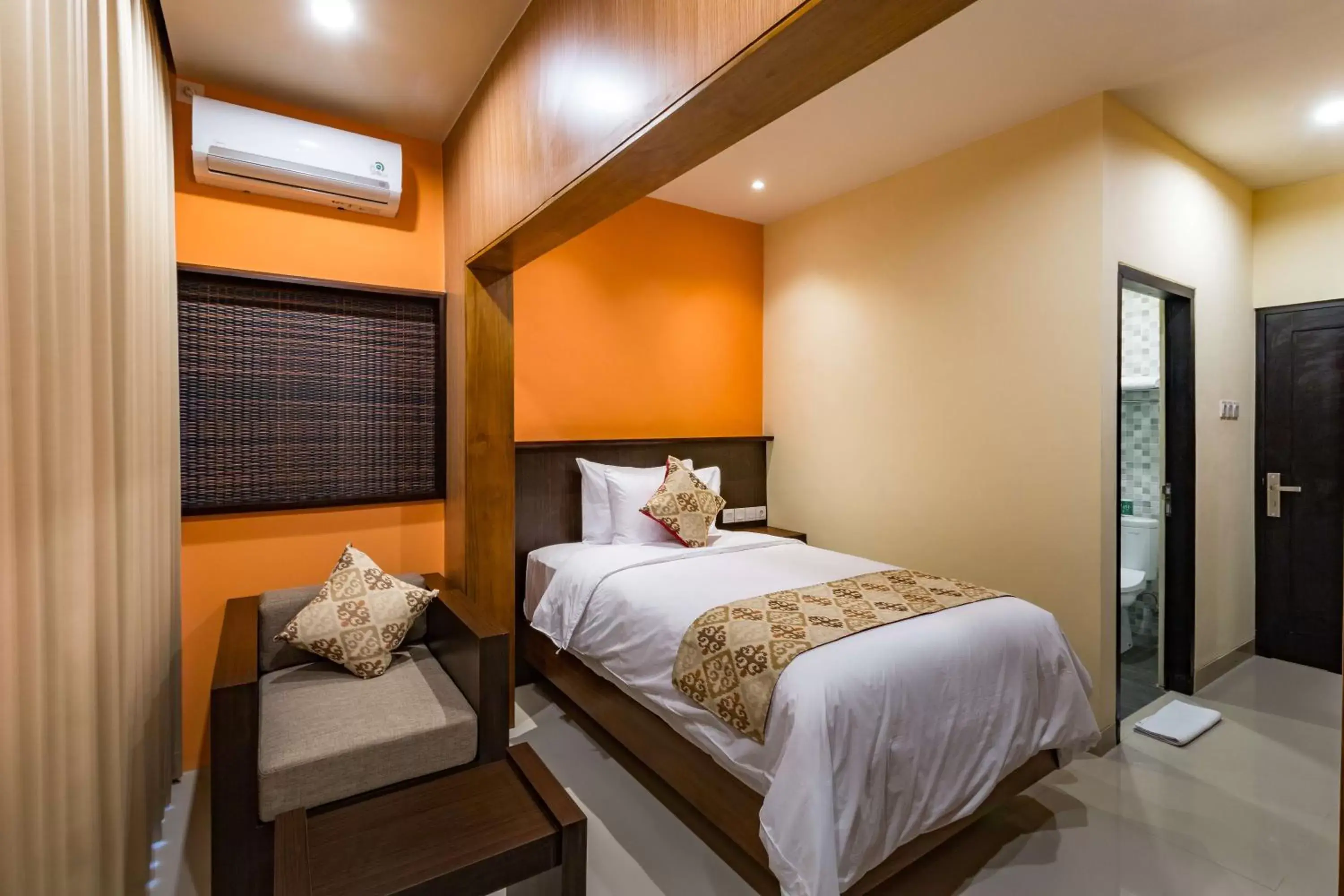 Luxury Deluxe Single Room in AB Hotel Kuta