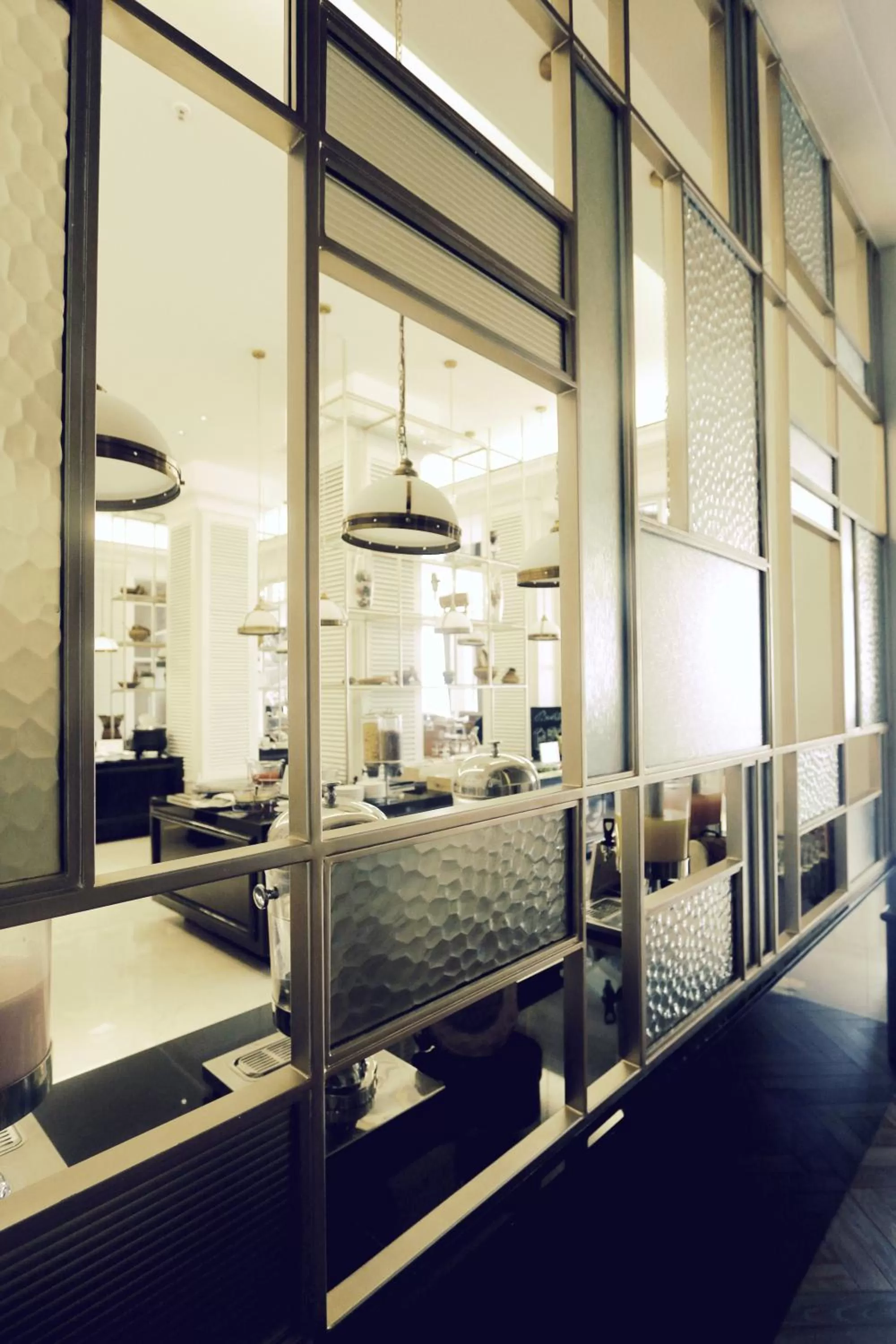 Restaurant/places to eat in Java Paragon Hotel & Residences