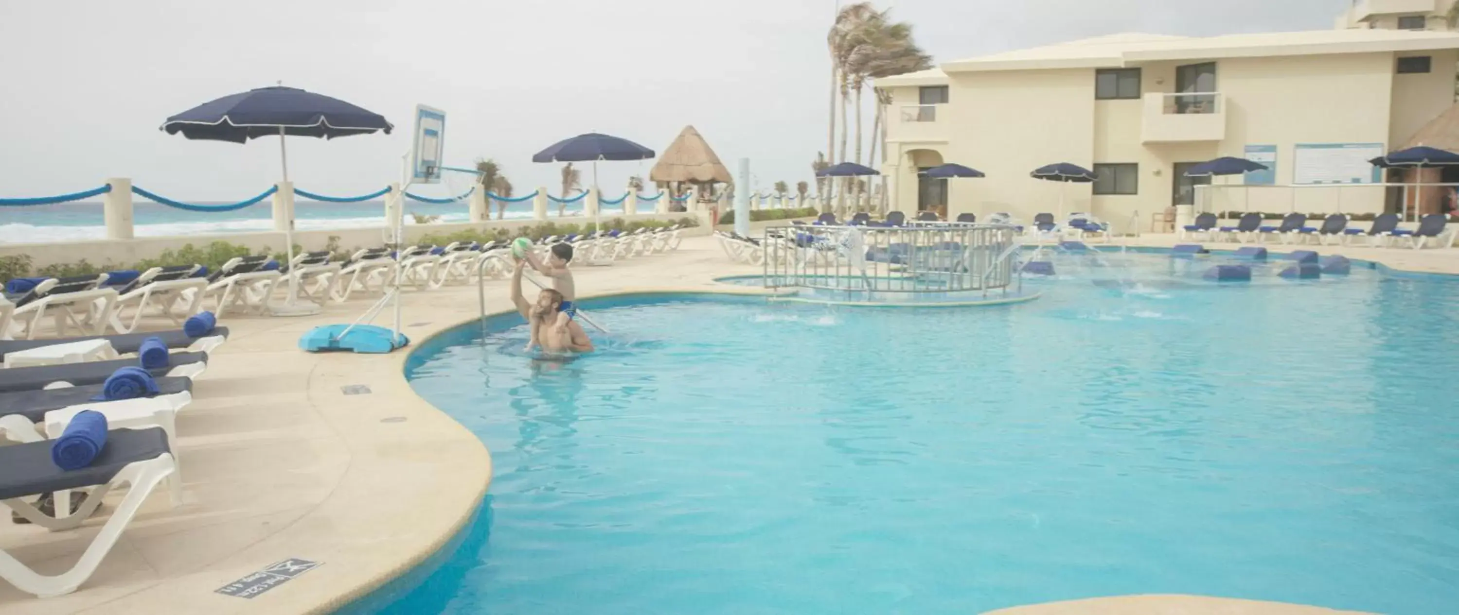 Swimming pool in Occidental Tucancún - All Inclusive