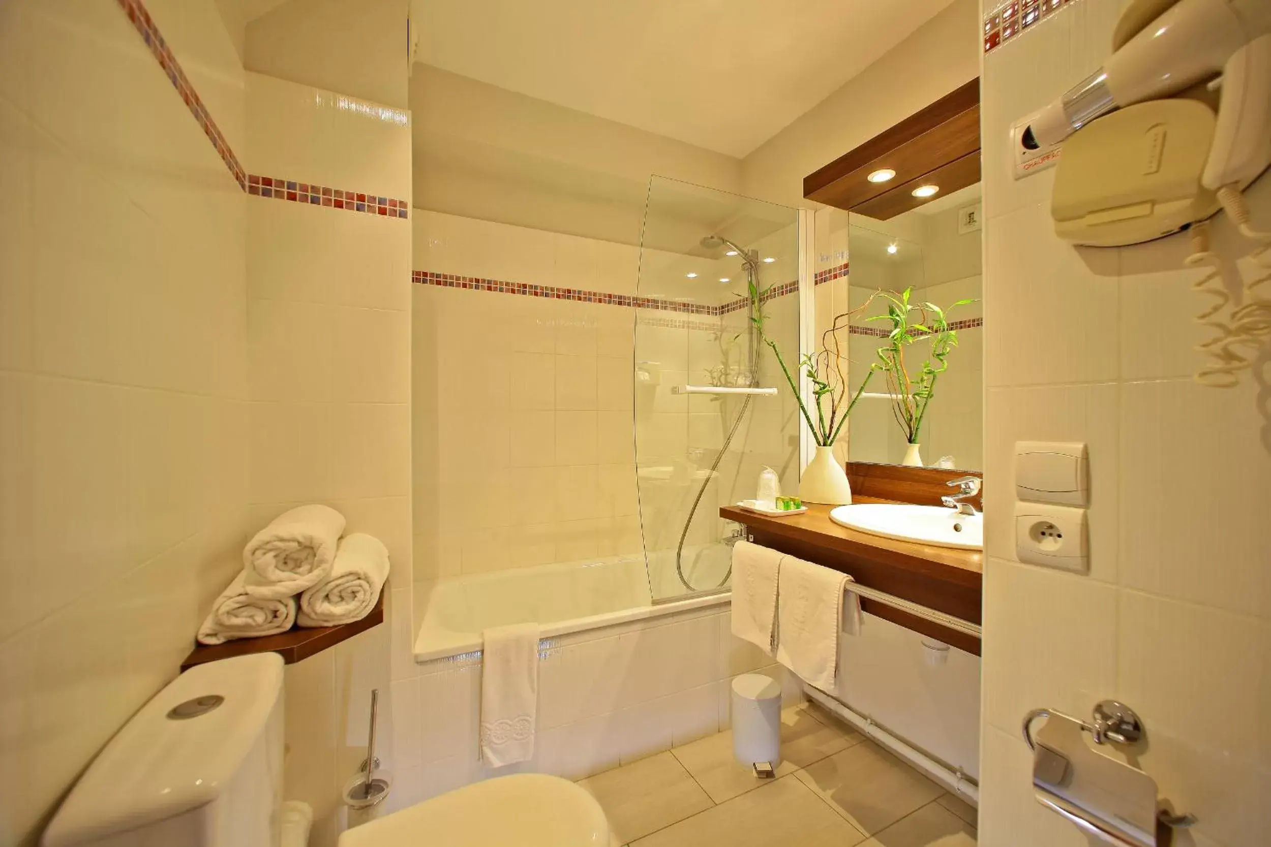 Bathroom in Mercure Castres L'Occitan