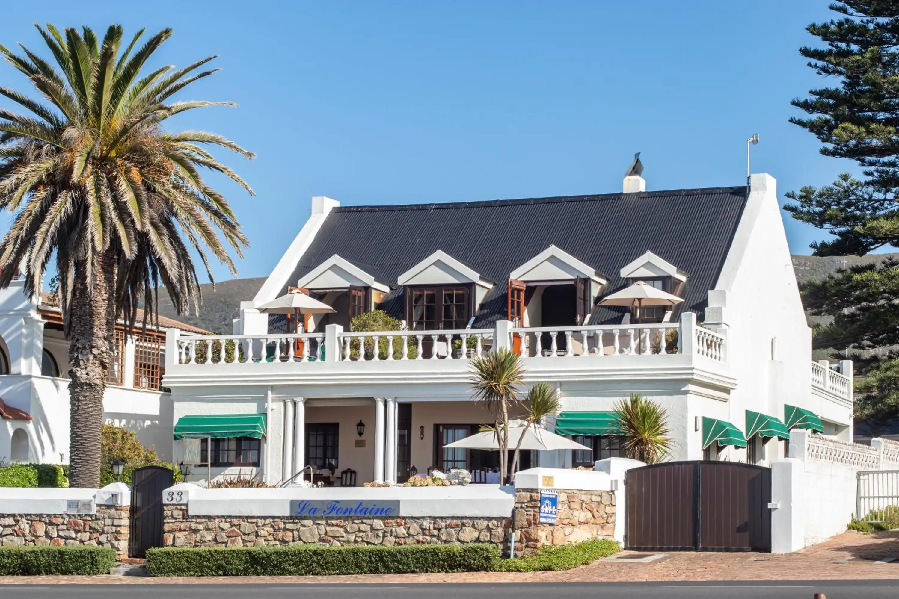 Property Building in La Fontaine Guest House Hermanus