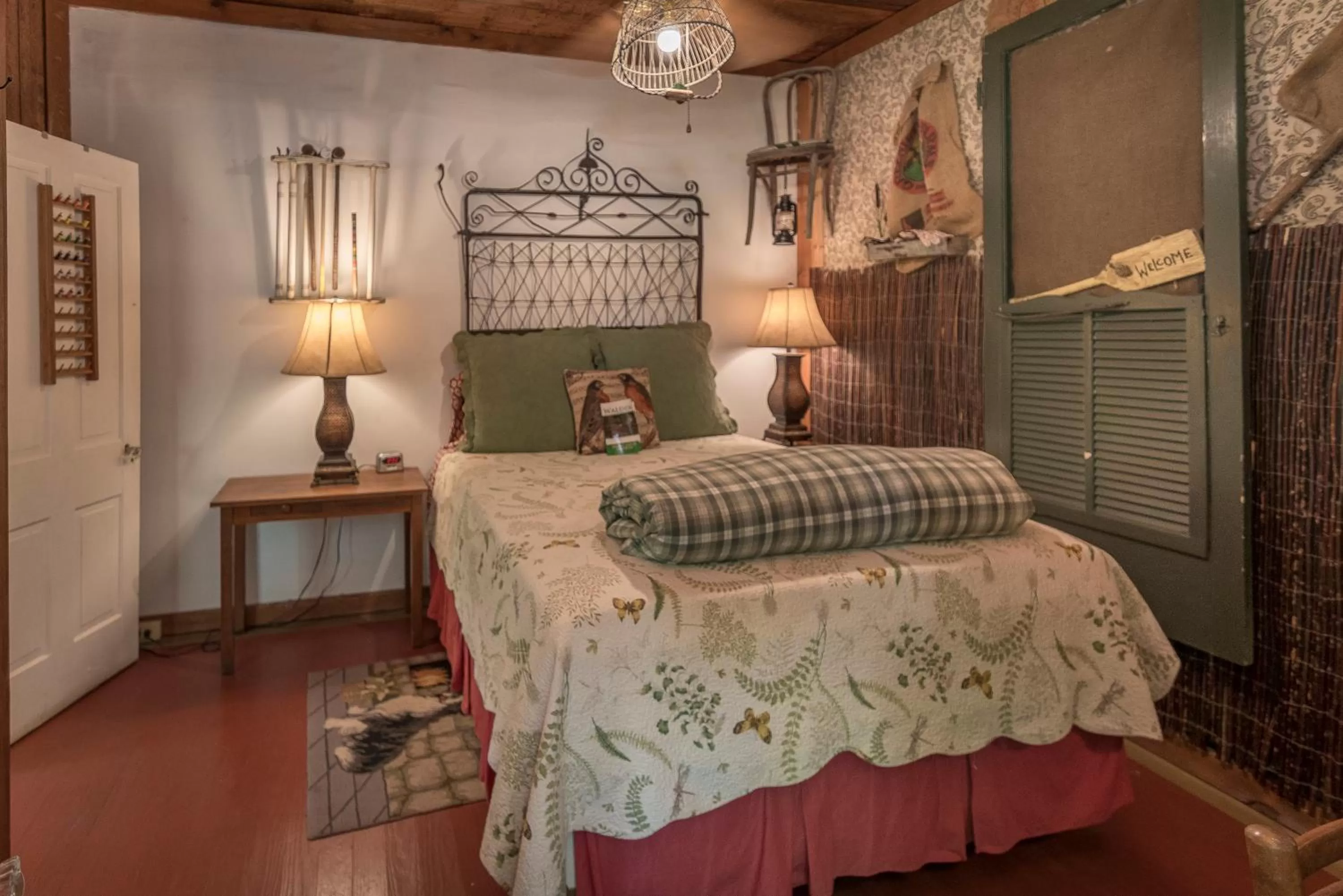 Bed in Country Woods Inn