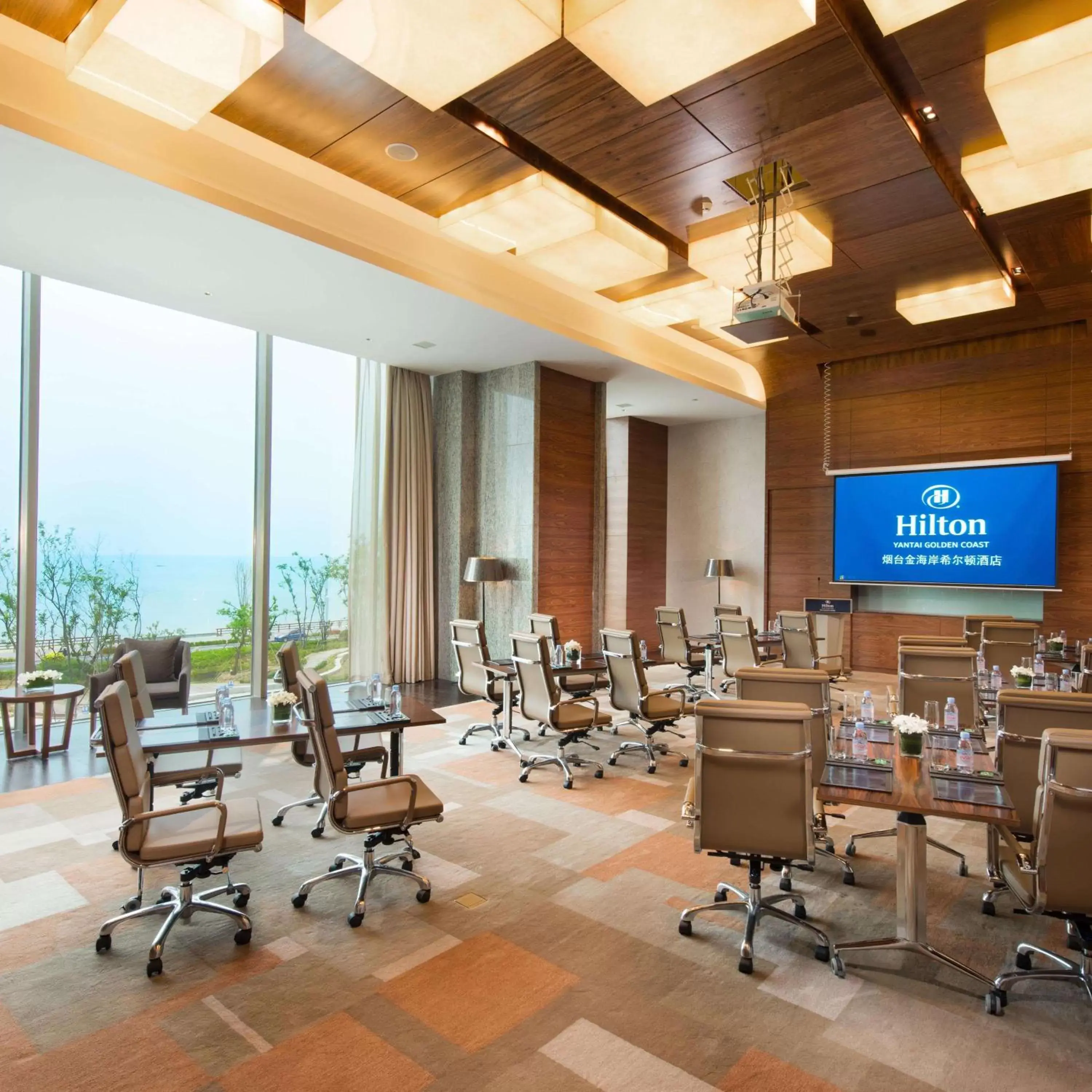 Meeting/conference room in Hilton Yantai Golden Coast