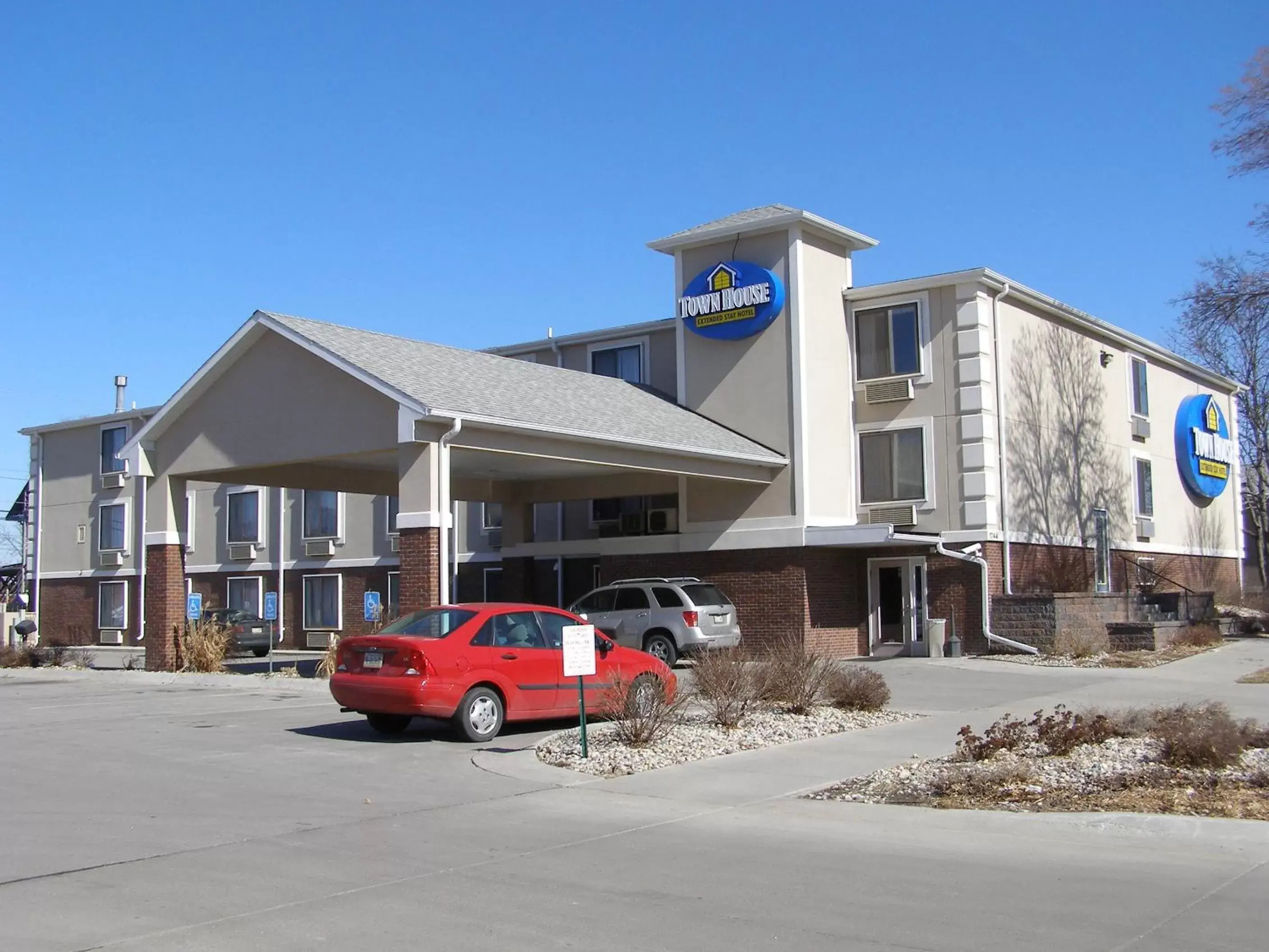 Facade/entrance, Property Building in TownHouse Extended Stay Hotel Downtown