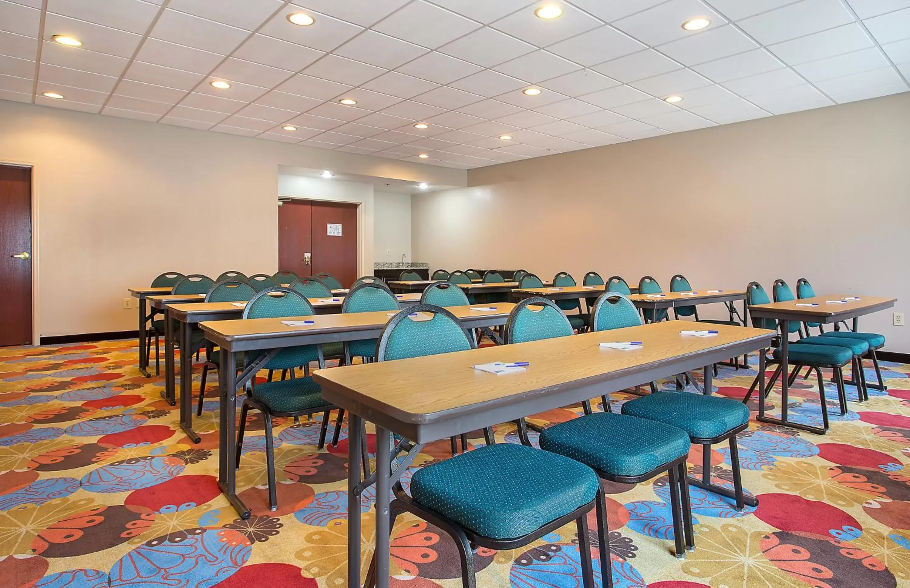 Meeting/conference room in Holiday Inn Express & Suites Murphy, an IHG Hotel