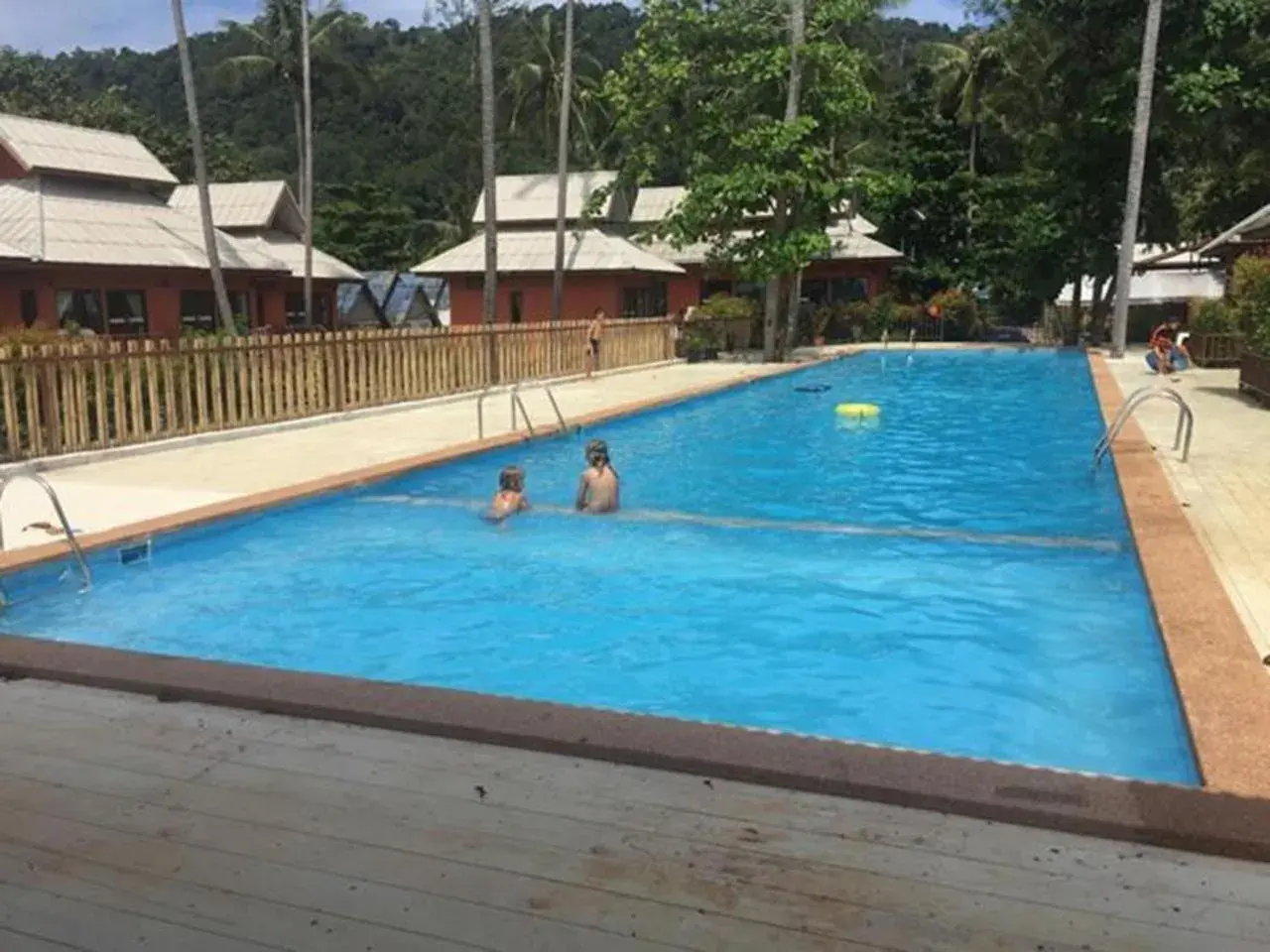 Swimming Pool in Lanta Cottage