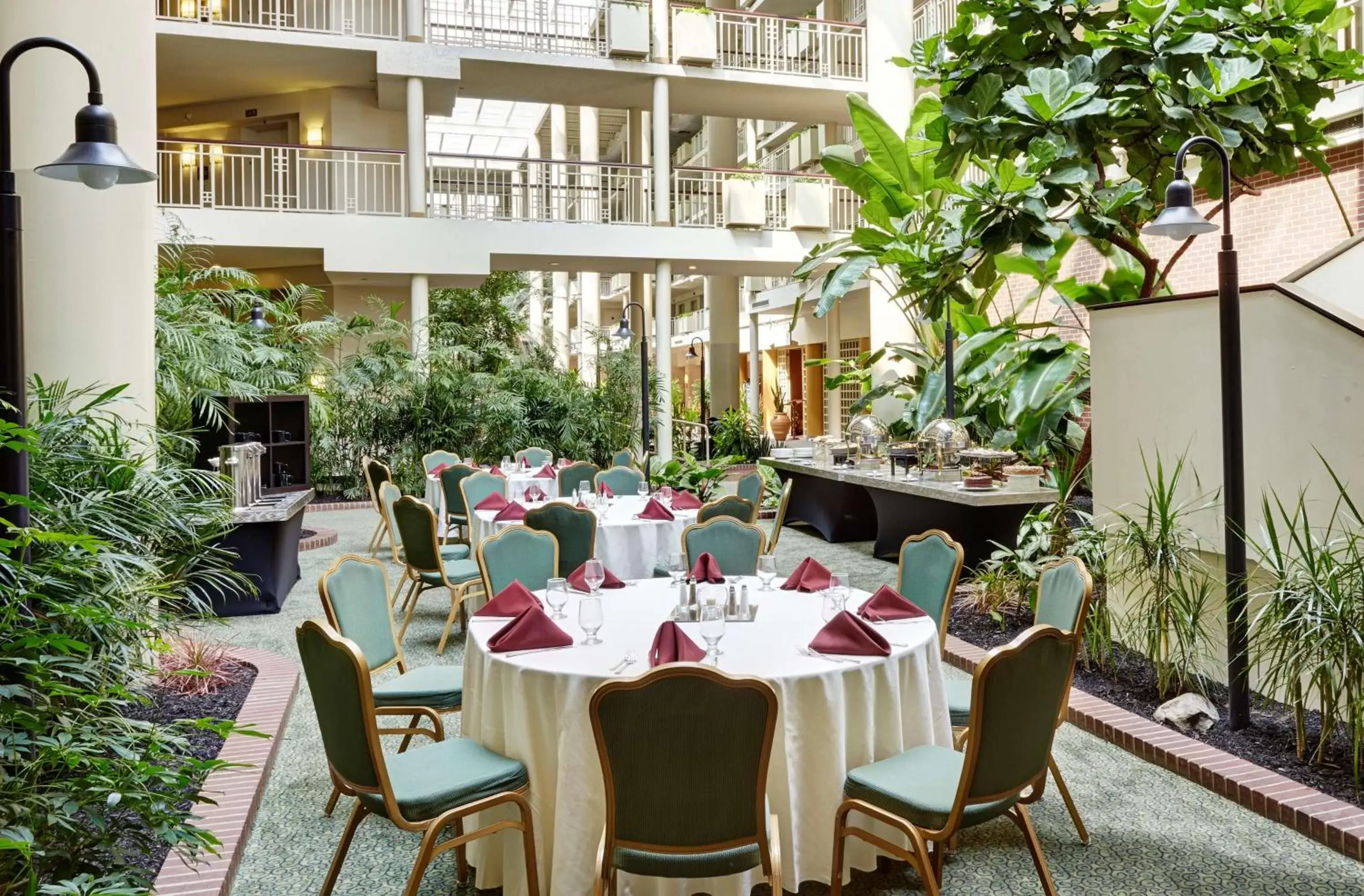 Meeting/conference room, Restaurant/Places to Eat in Embassy Suites Parsippany