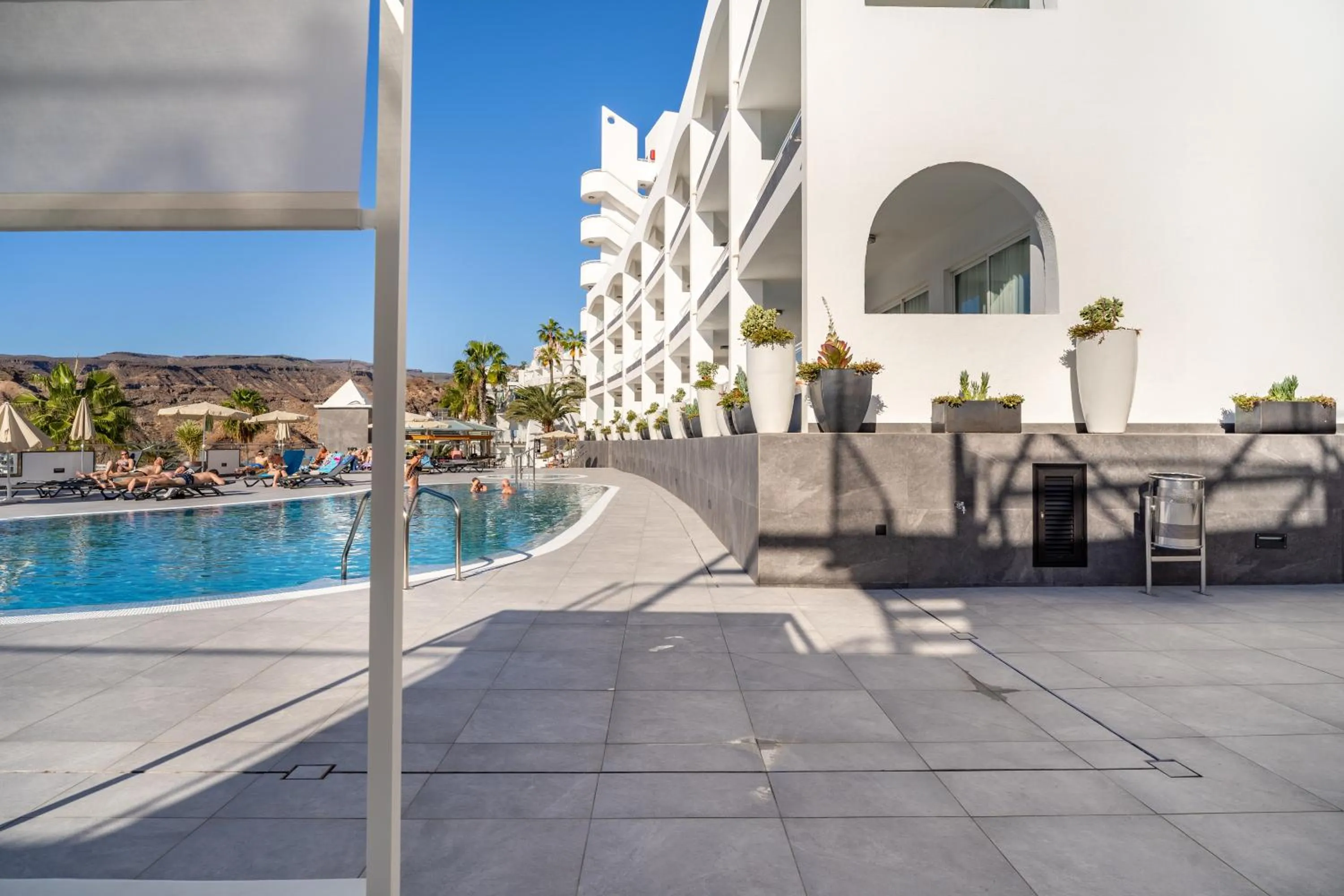 Swimming pool in Apartamentos Cabau Altair