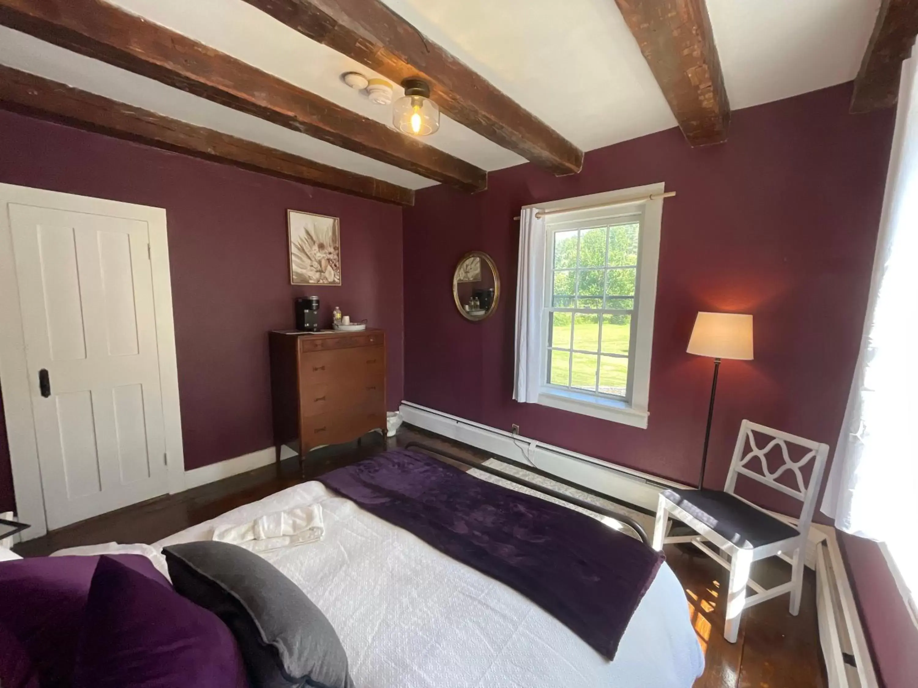 Photo of the whole room, Bed in Stone Hearth Inn and Eatery