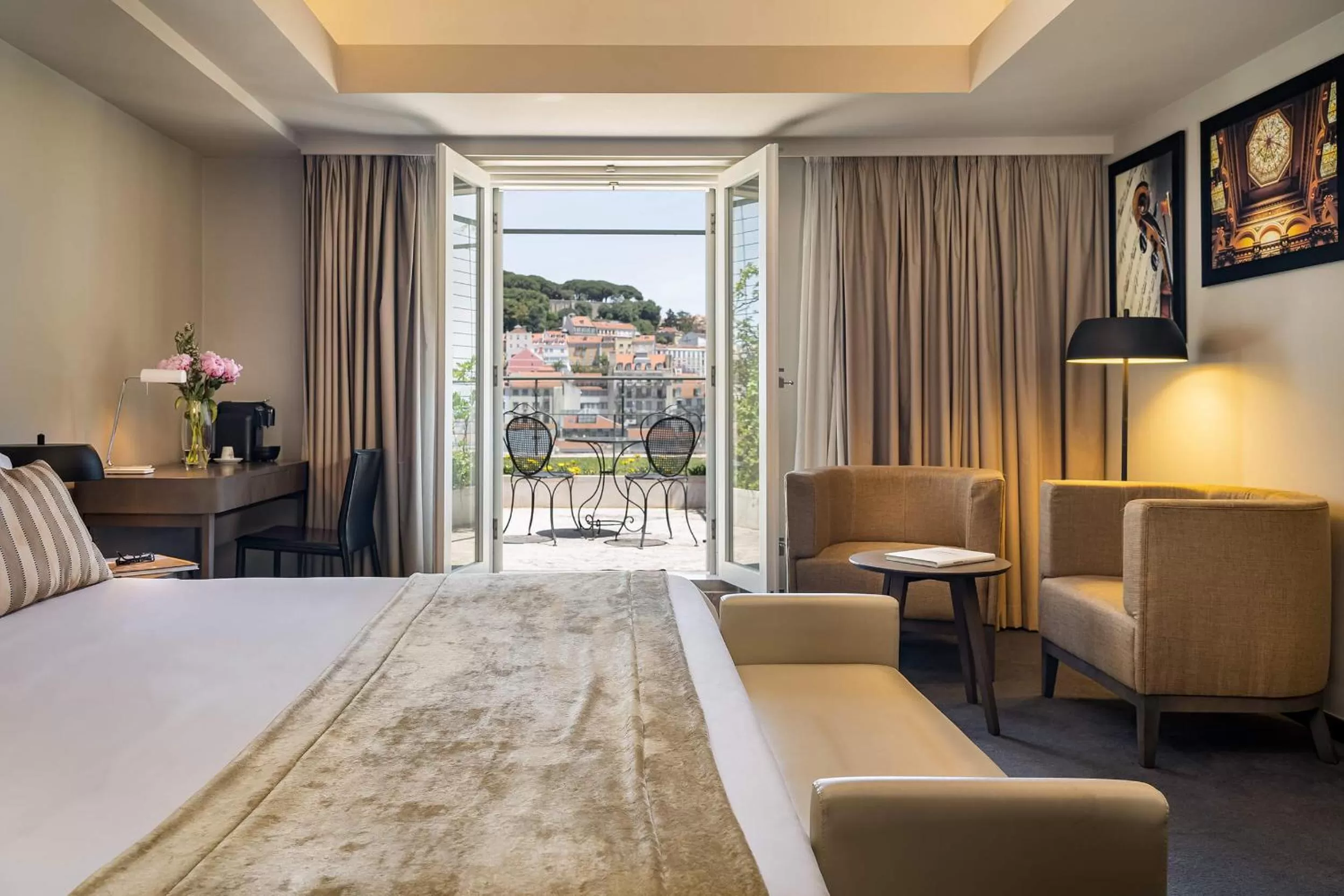 Balcony/Terrace, Bed in Hotel do Chiado