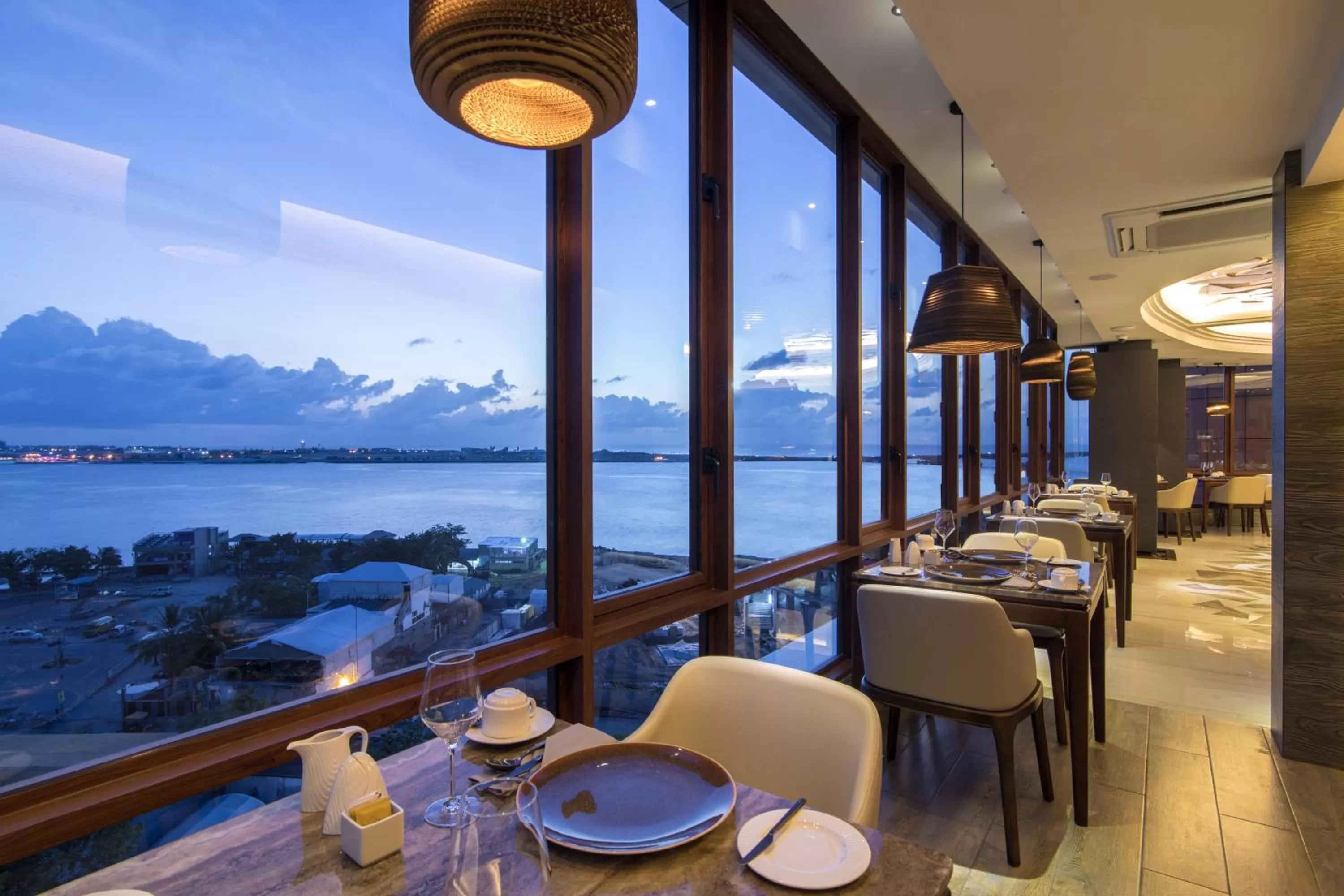 Restaurant/places to eat in Samann Grand