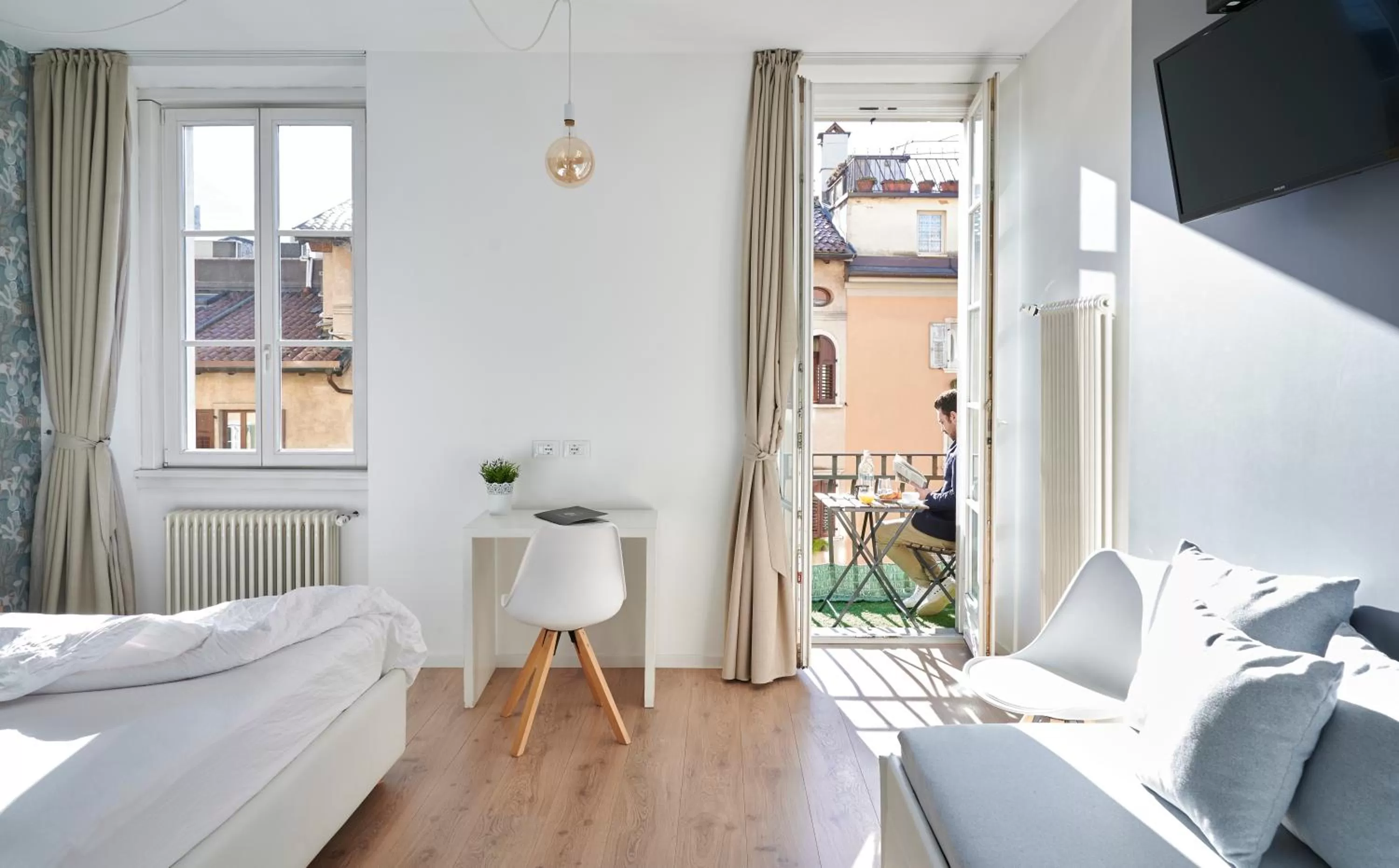 Bed in Lainez Rooms & Suites