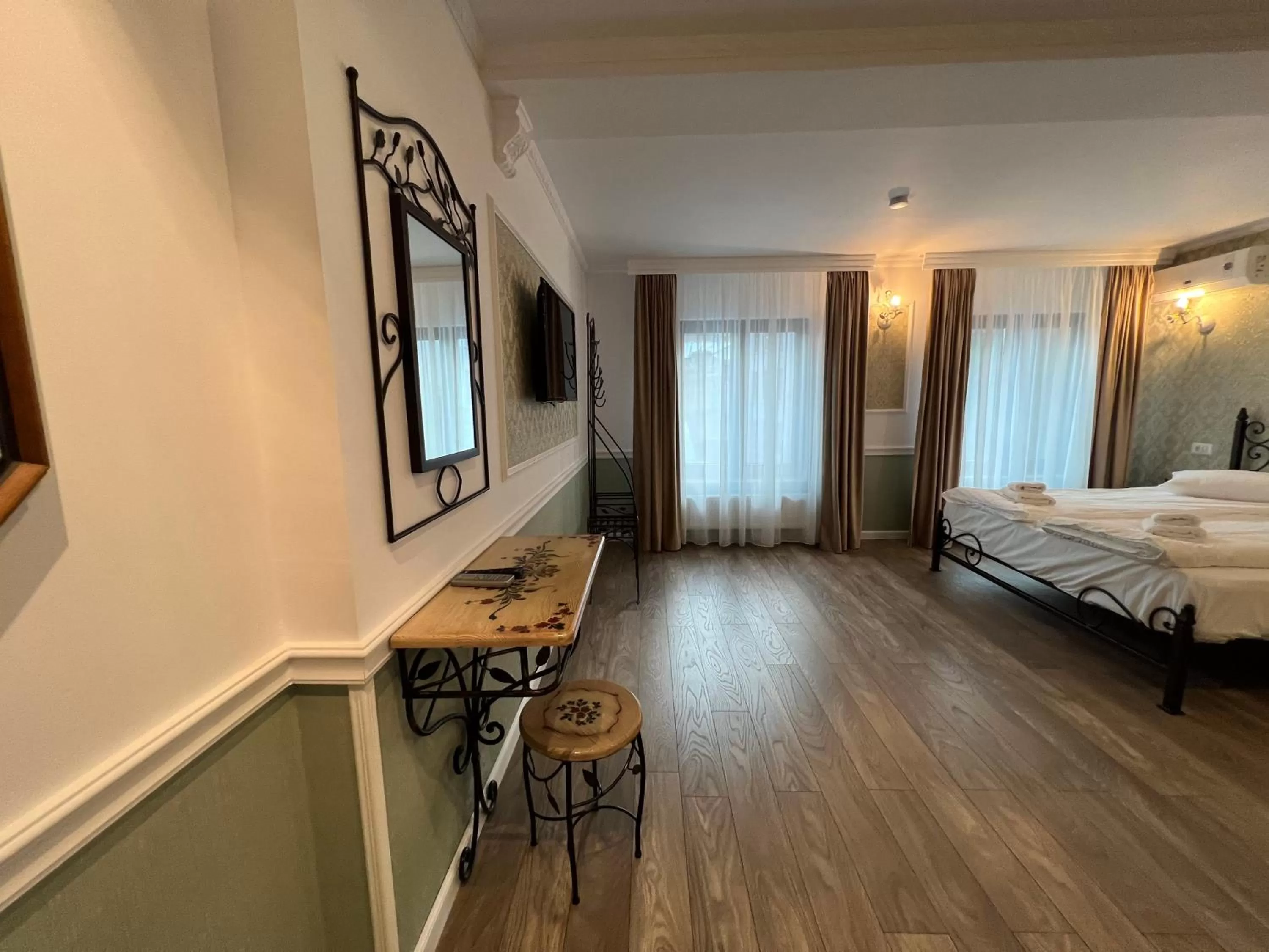 Photo of the whole room, Bed in Hotel Boutique Cathedral Plaza Residences room for rent downtown