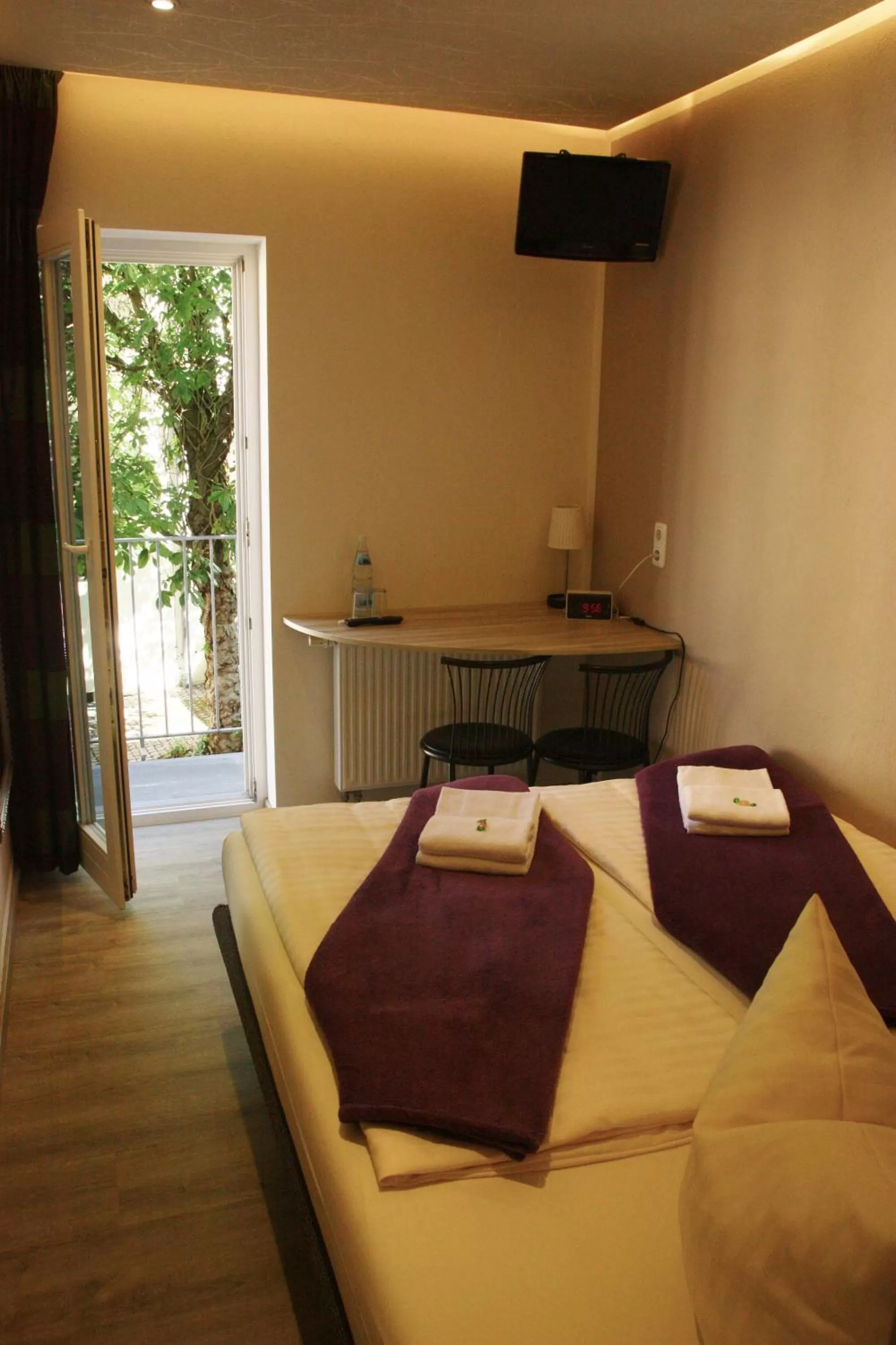 Photo of the whole room, Bed in Hotel am Schloss