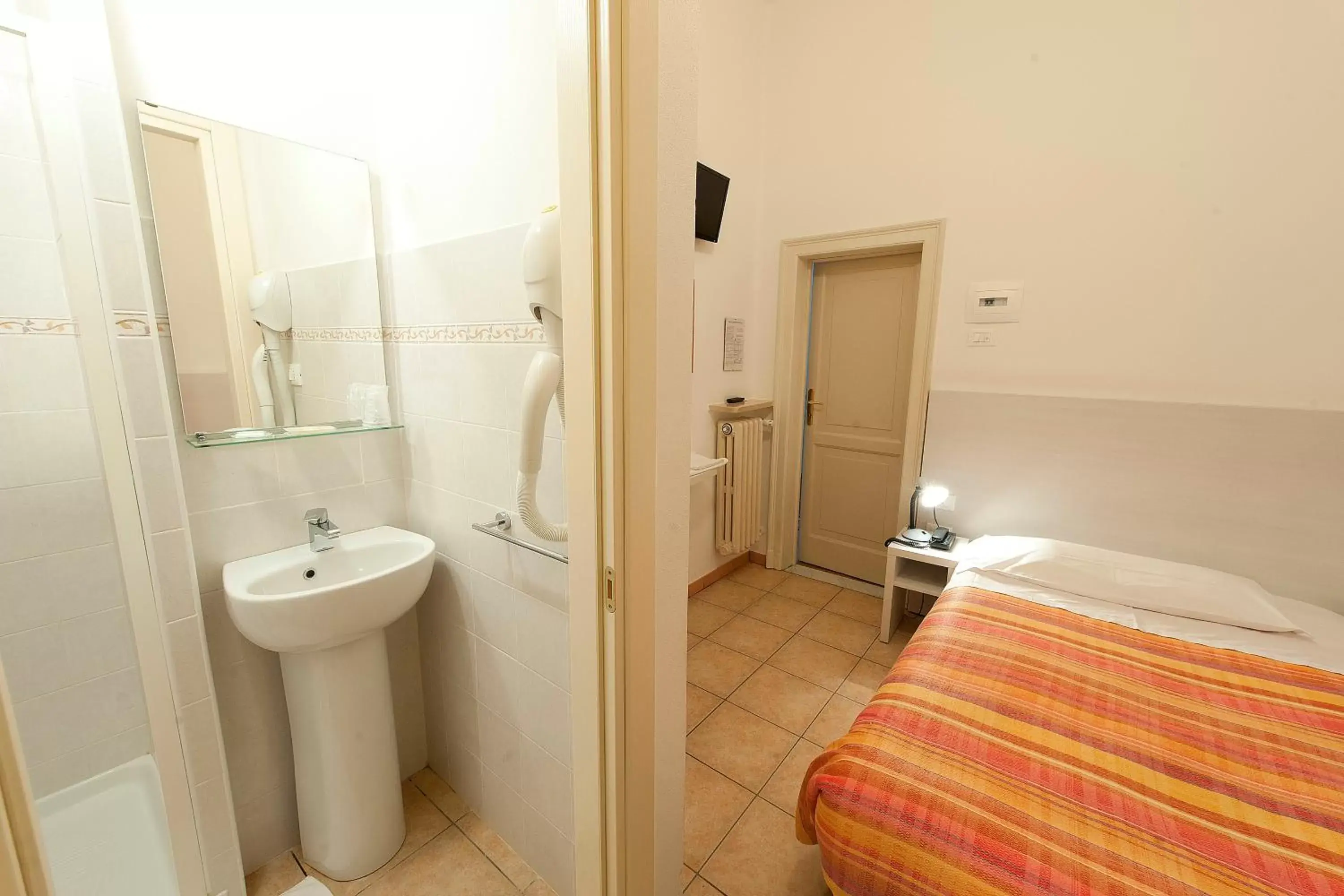 Photo of the whole room, Bathroom in Hotel Gardenia