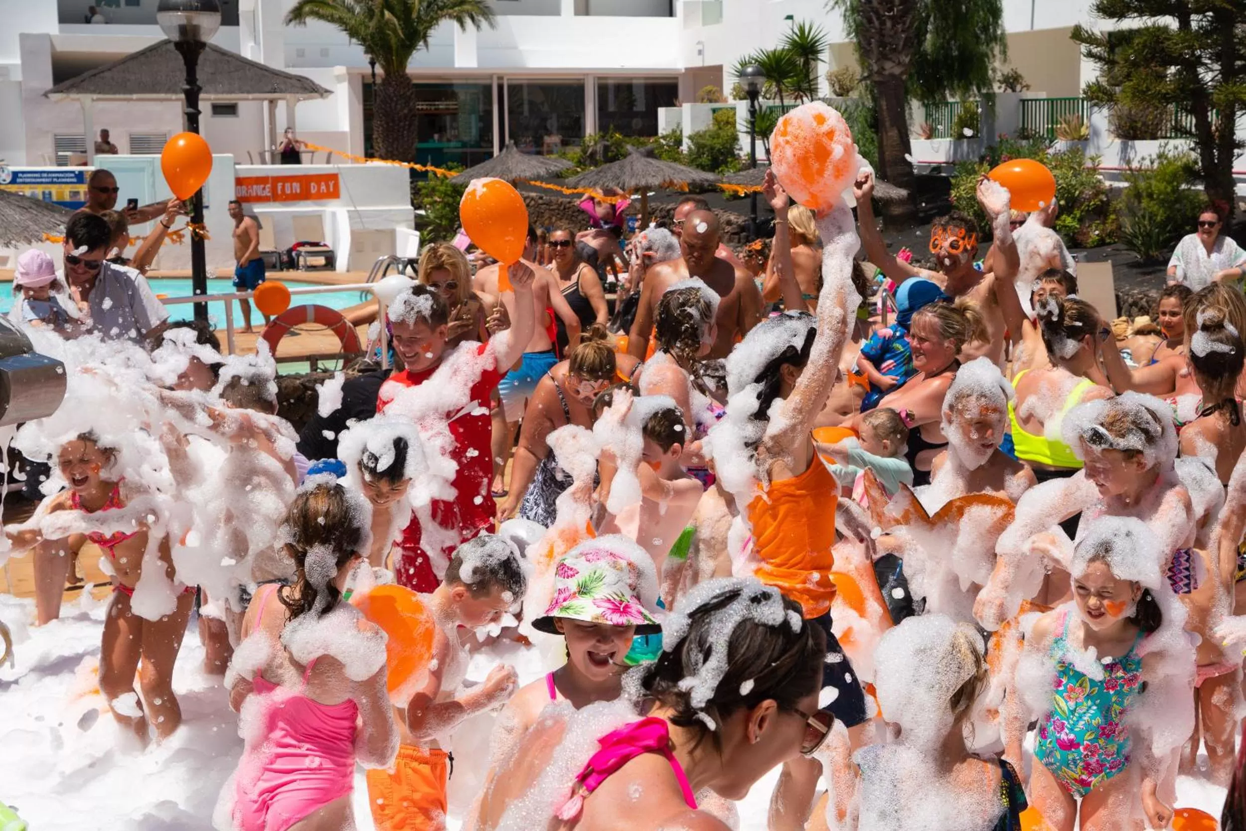 Swimming pool in Apartamentos Galeon Playa