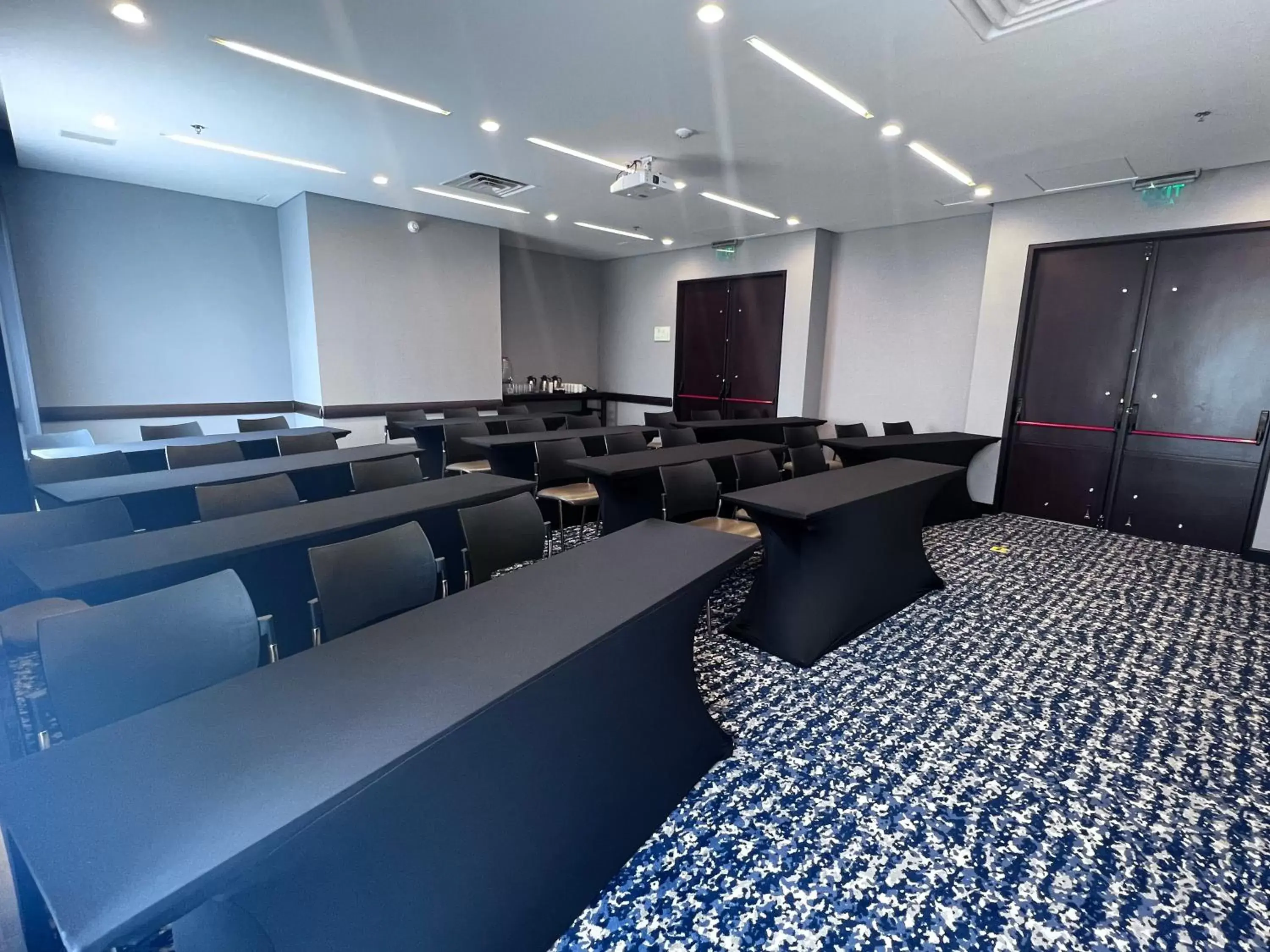 Meeting/conference room, Swimming Pool in Holiday Inn Bogota Airport, an IHG Hotel