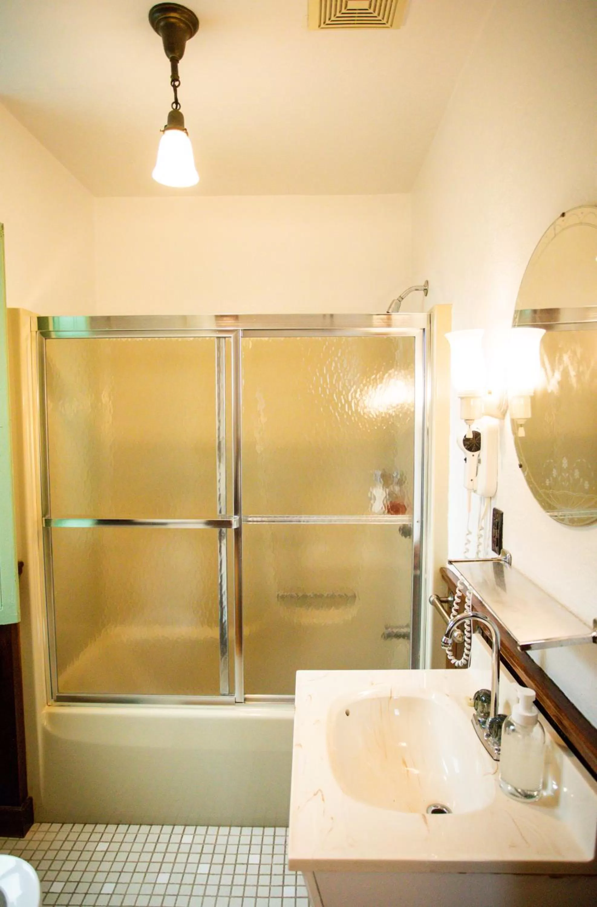 Bathroom in Baneberry Meadows B&B