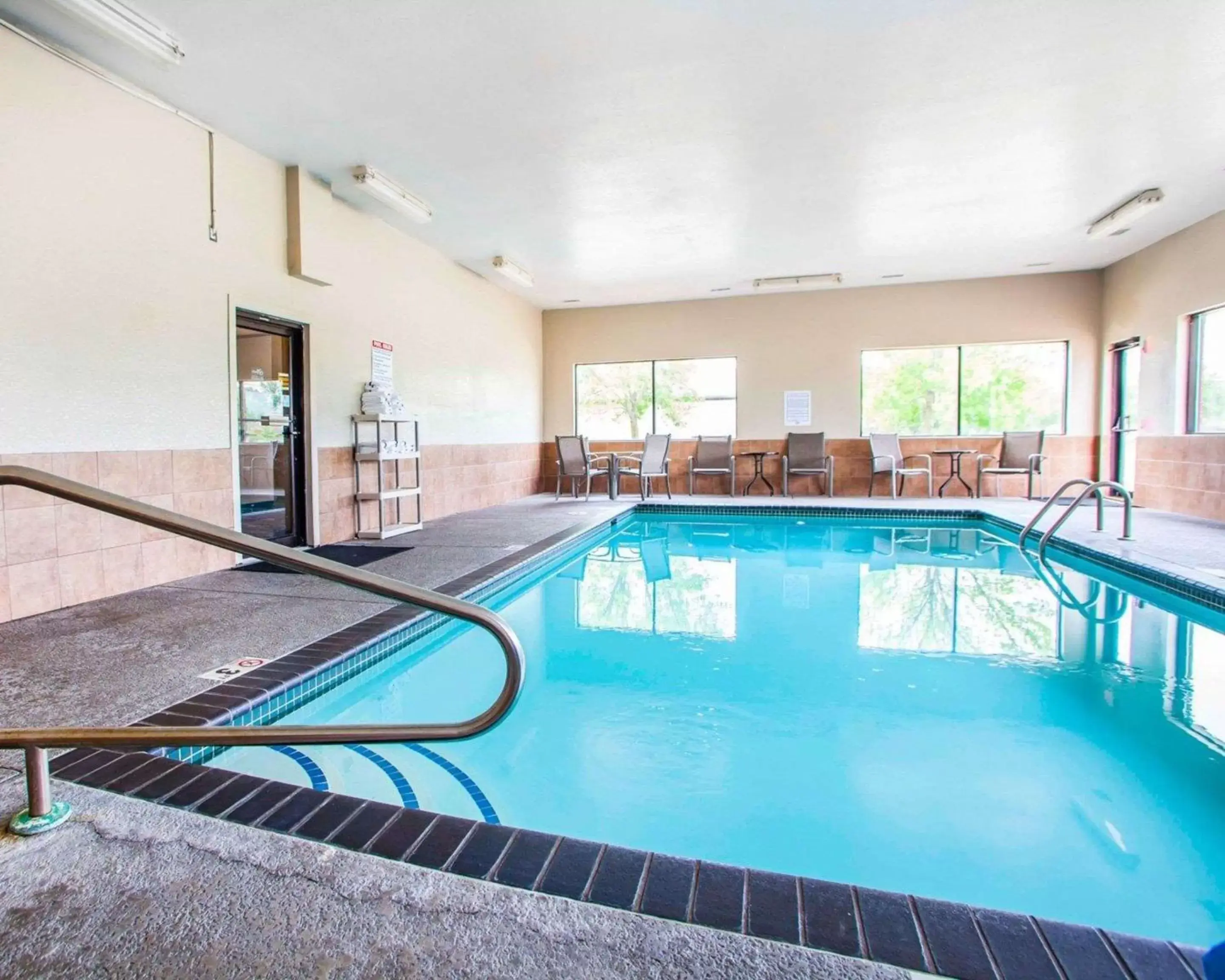 Swimming pool in Quality Inn & Suites Ankeny-Des Moines Swimming pool in Quality Inn & Suites Ankeny-Des Moines