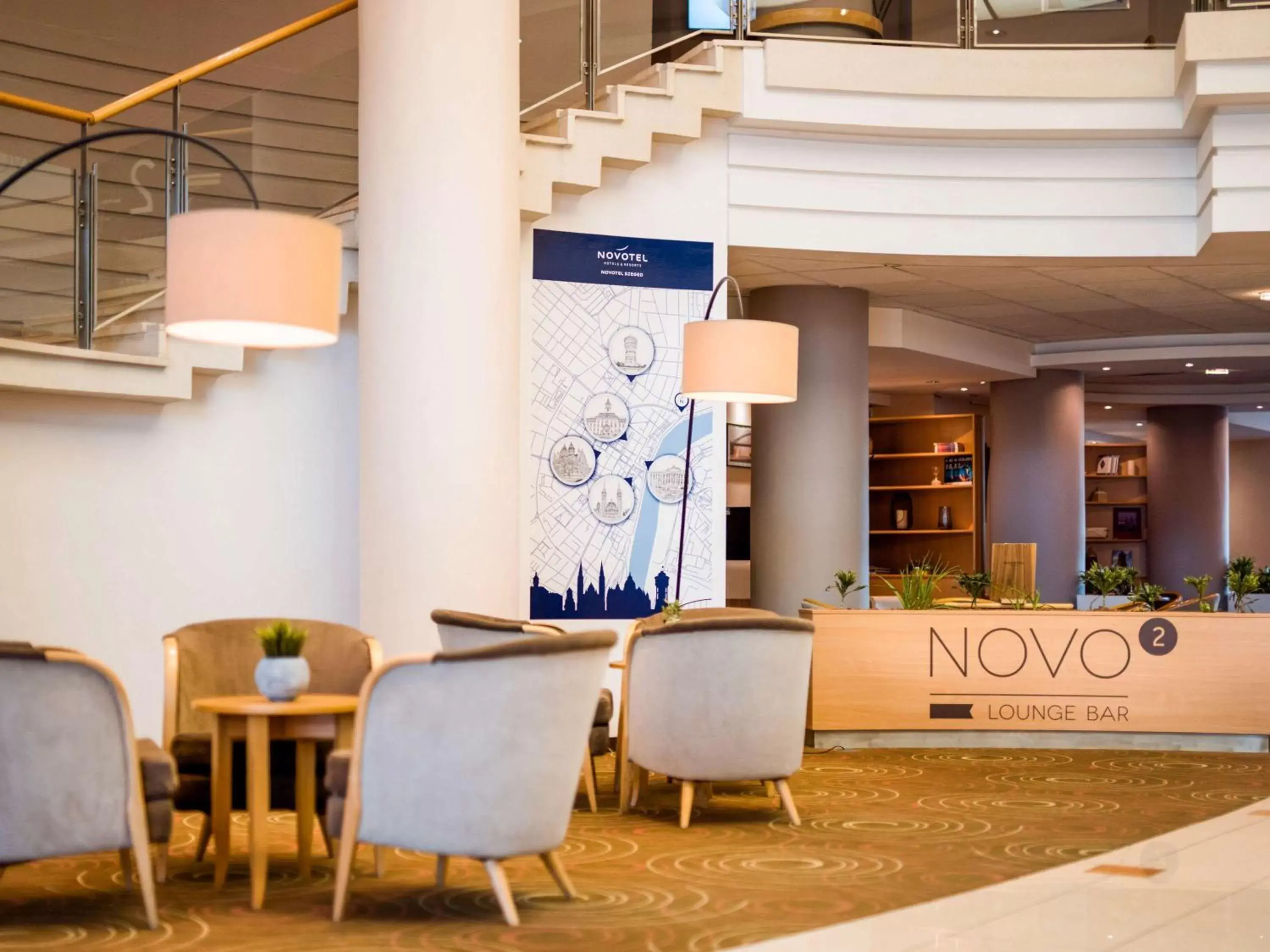 Lounge or bar in Novotel Szeged