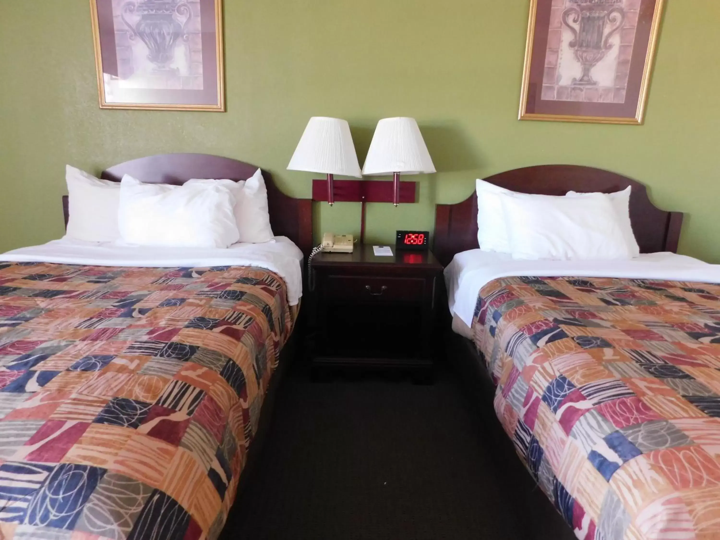 Bed in Quality Inn & Suites Thomasville