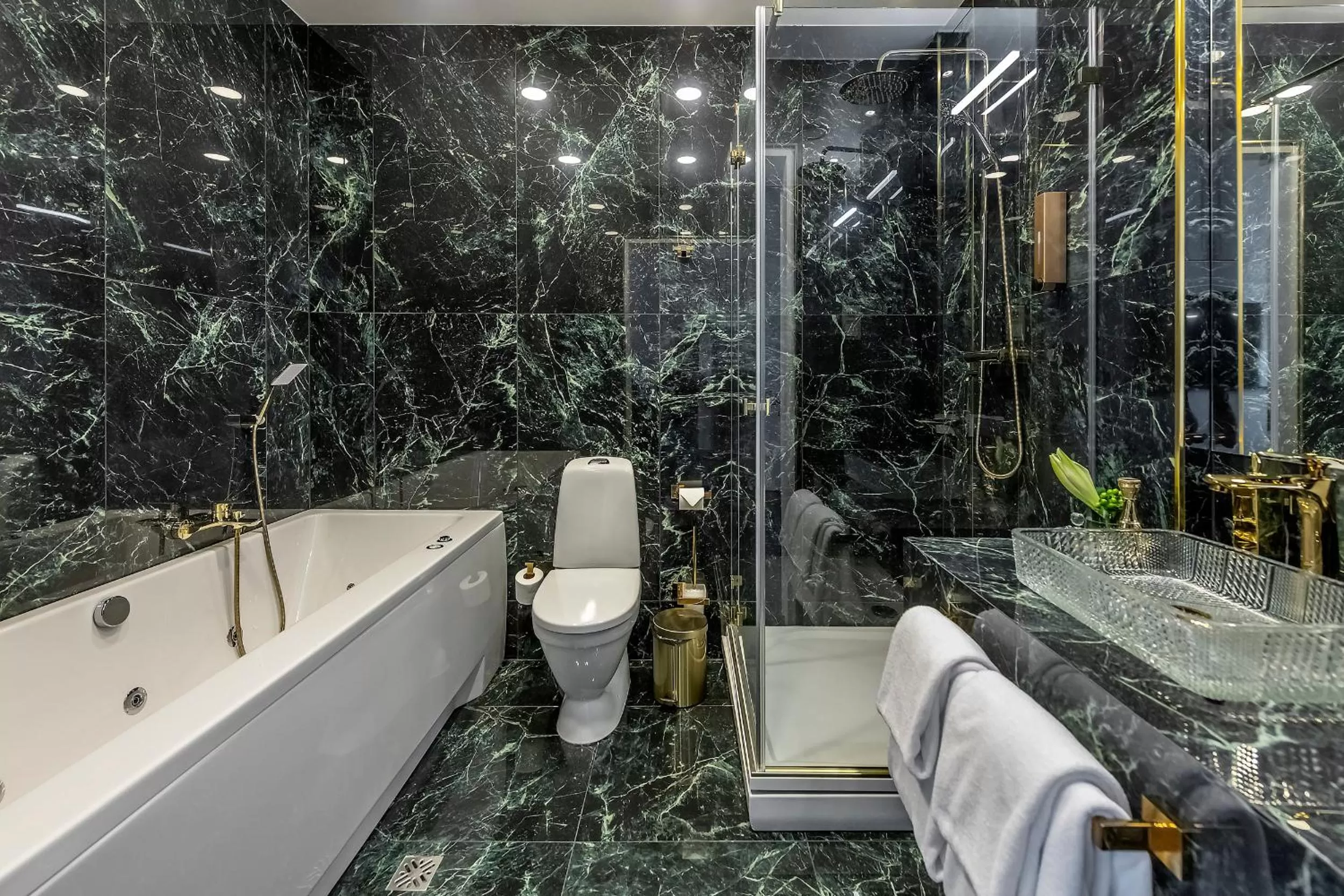 Shower in St Palace Hotel