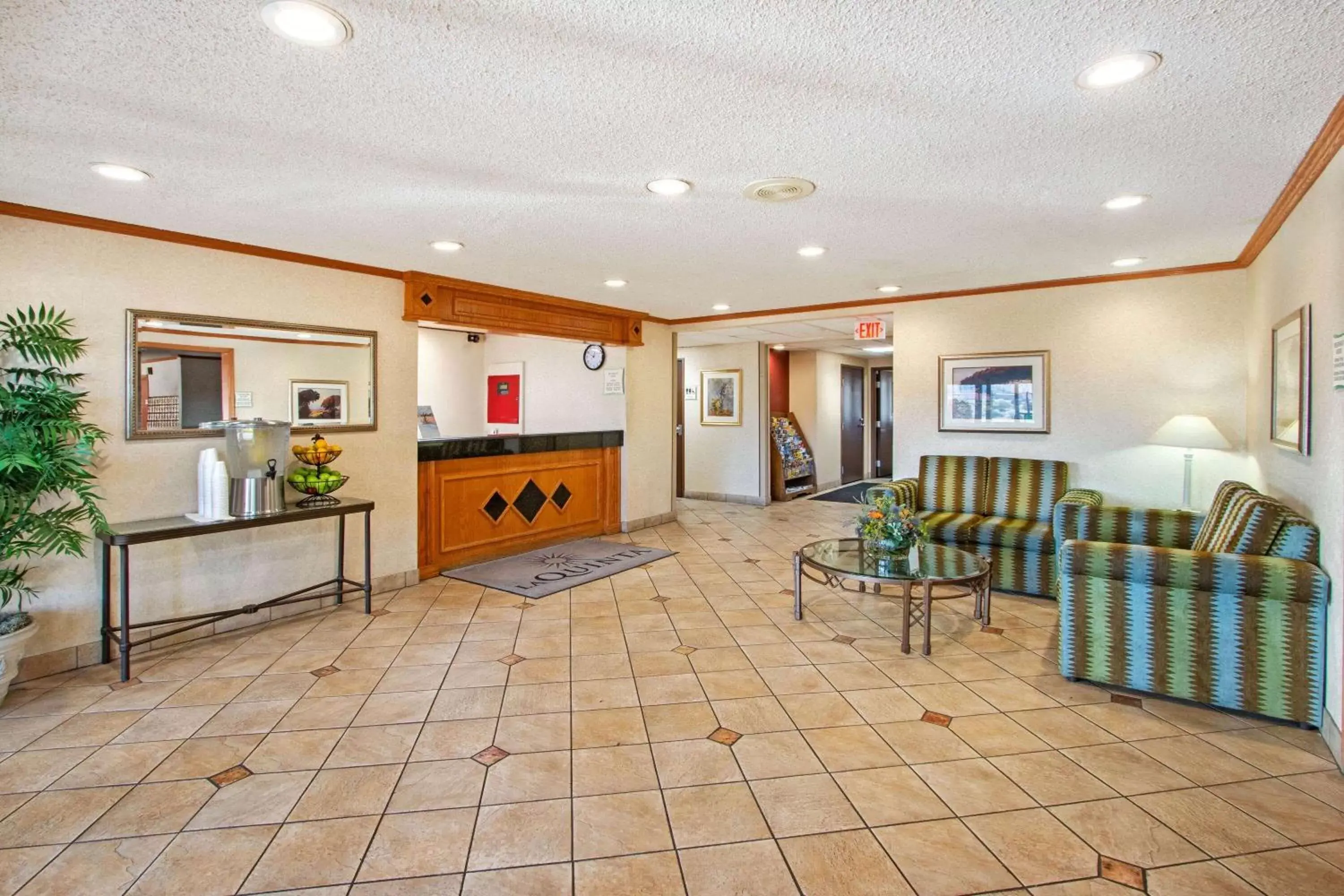 Lobby or reception in La Quinta by Wyndham Albuquerque Journal Ctr NW Lobby or reception in La Quinta by Wyndham Albuquerque Journal Ctr NW