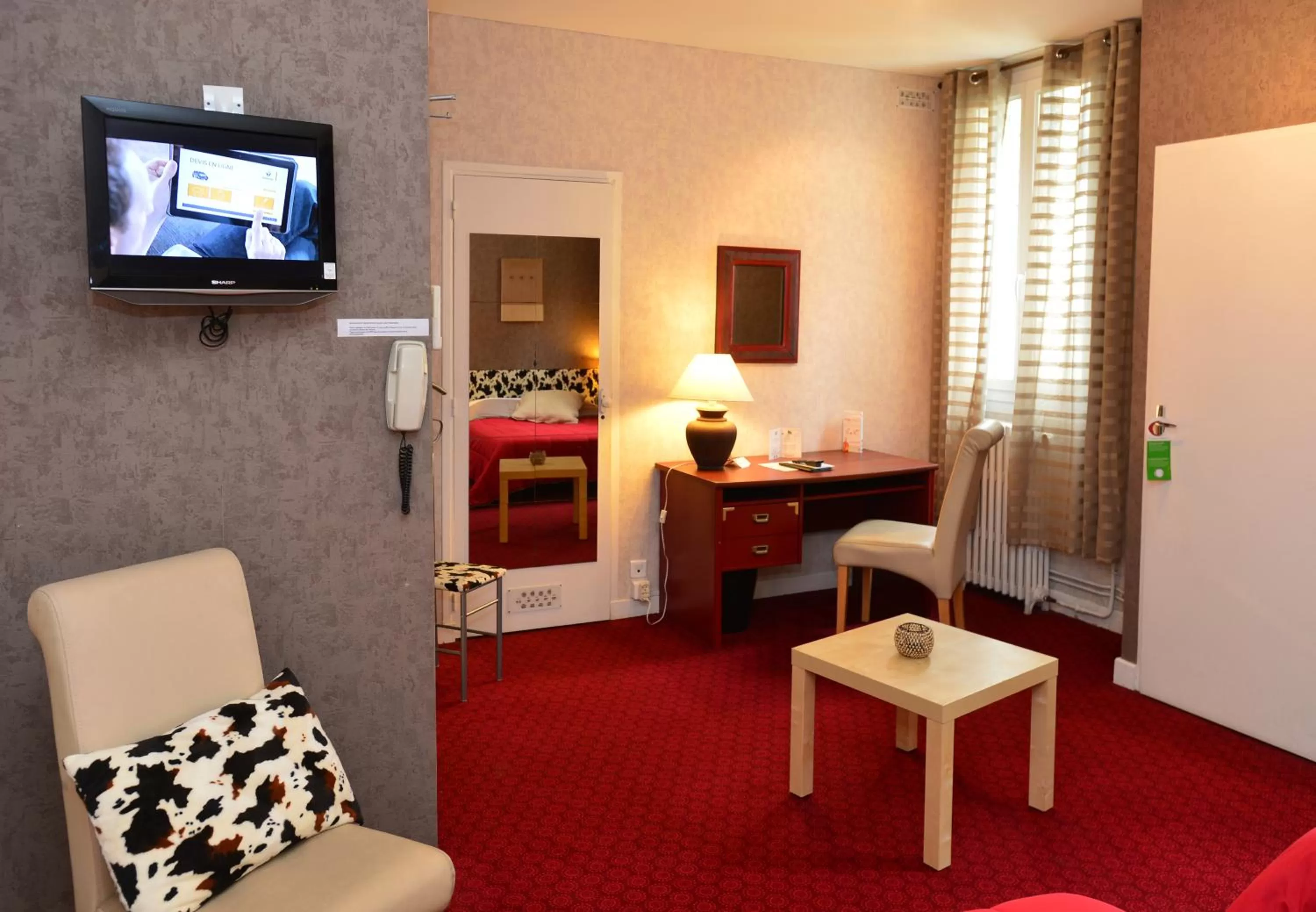 Photo of the whole room, Bed in Hôtel La Croix Blanche