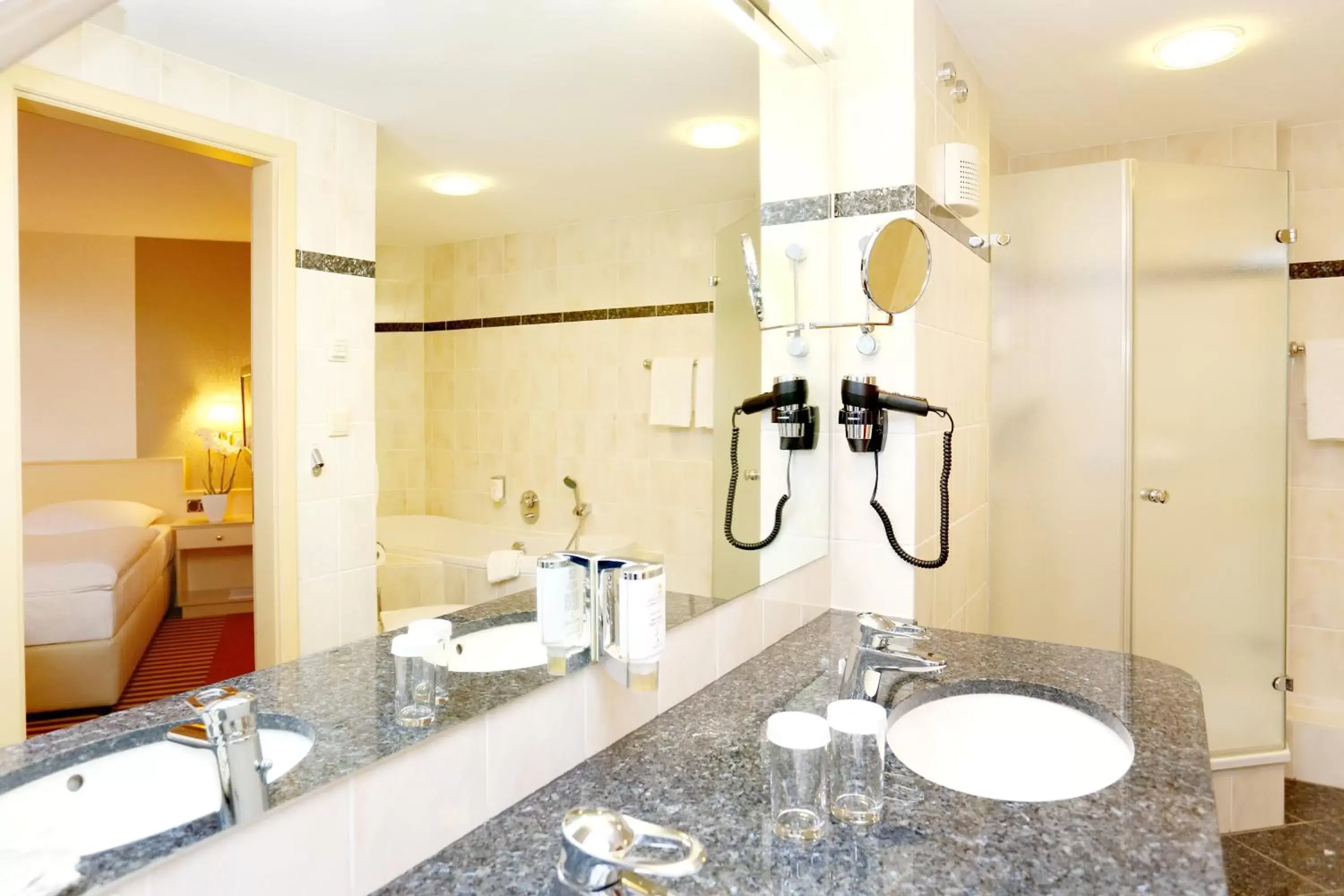 Shower, Bathroom in Ringhotel Weißer Hirsch