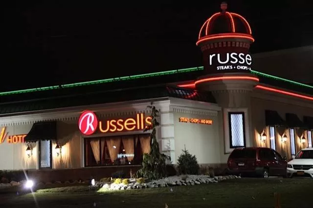 Facade/entrance in Salvatores Grand Hotel