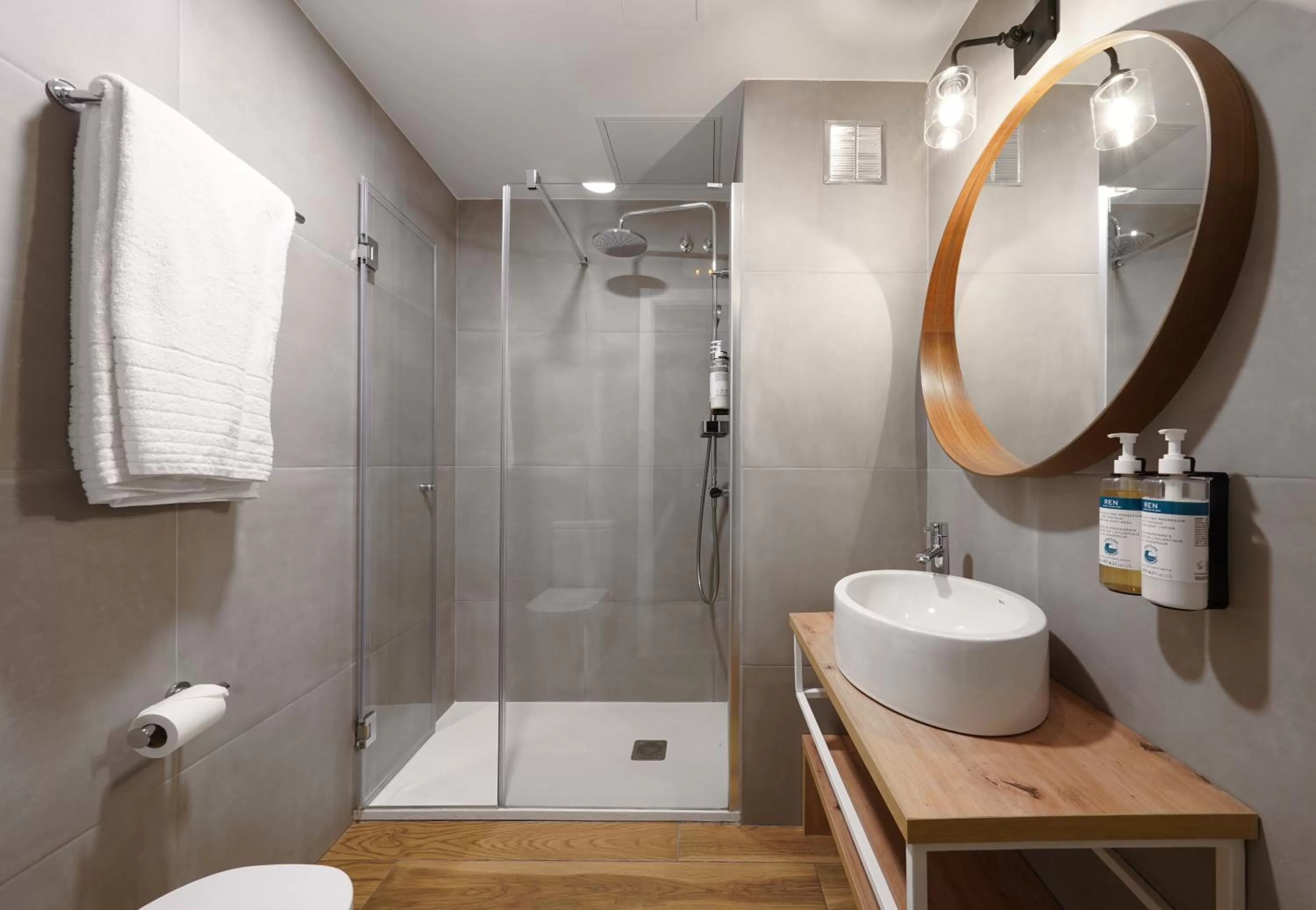 Bathroom in Numa Barcelona Brio