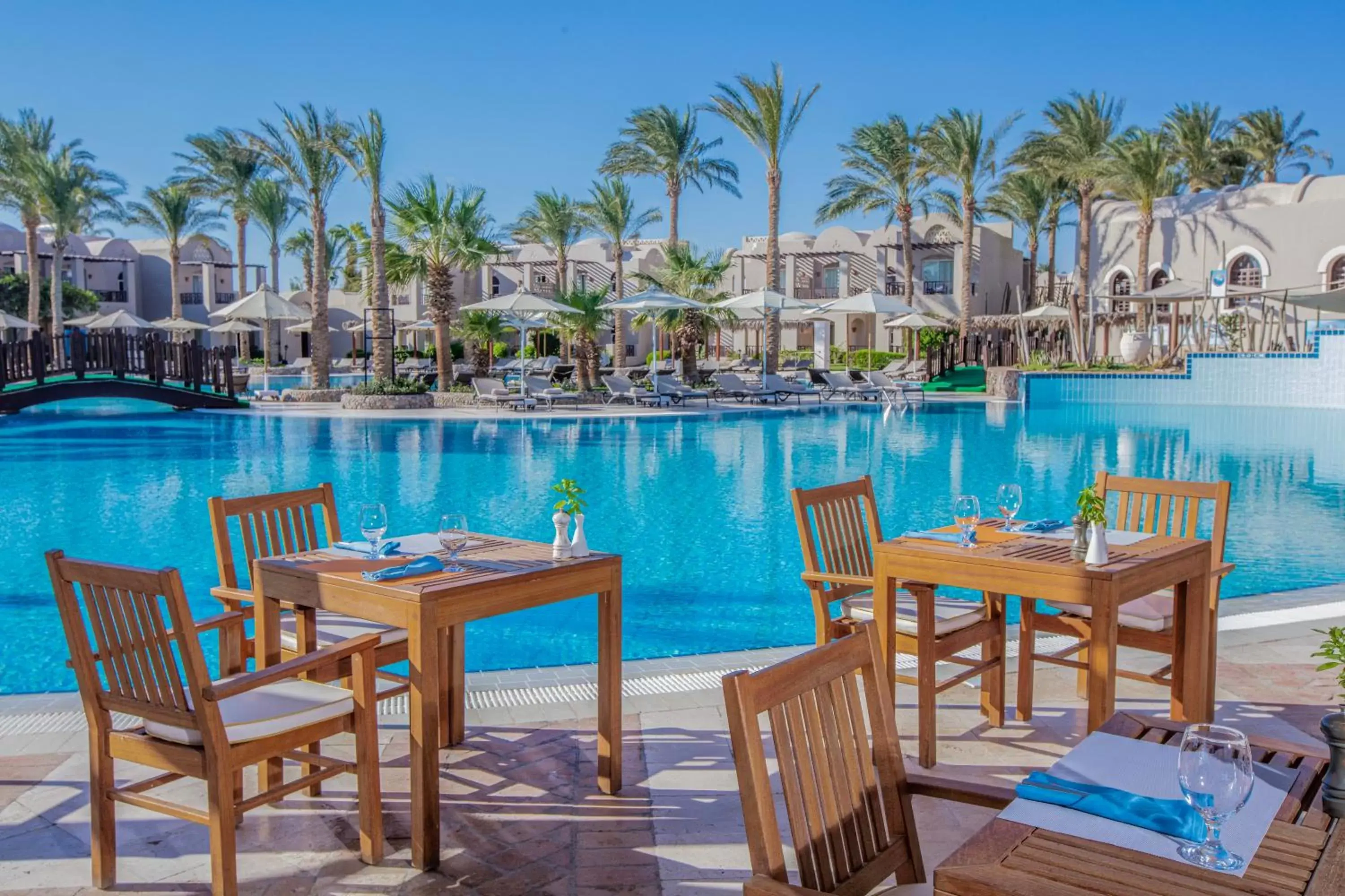 Restaurant/places to eat, Swimming Pool in Iberotel Makadi Beach