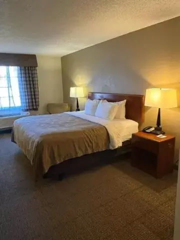 Photo of the whole room, Bed in Quality Inn University Area