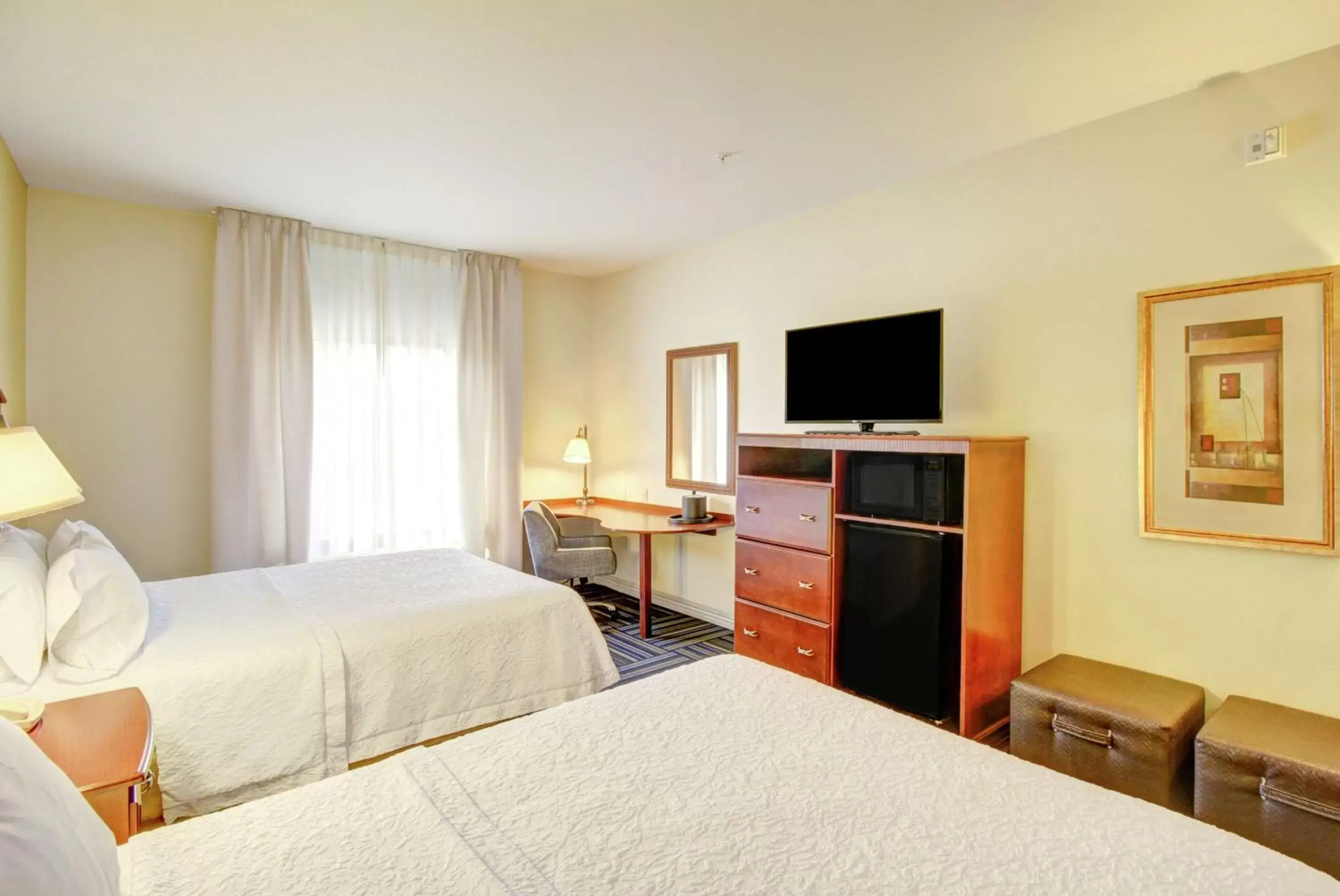 Bedroom, Bed in Hampton Inn and Suites Alexandria