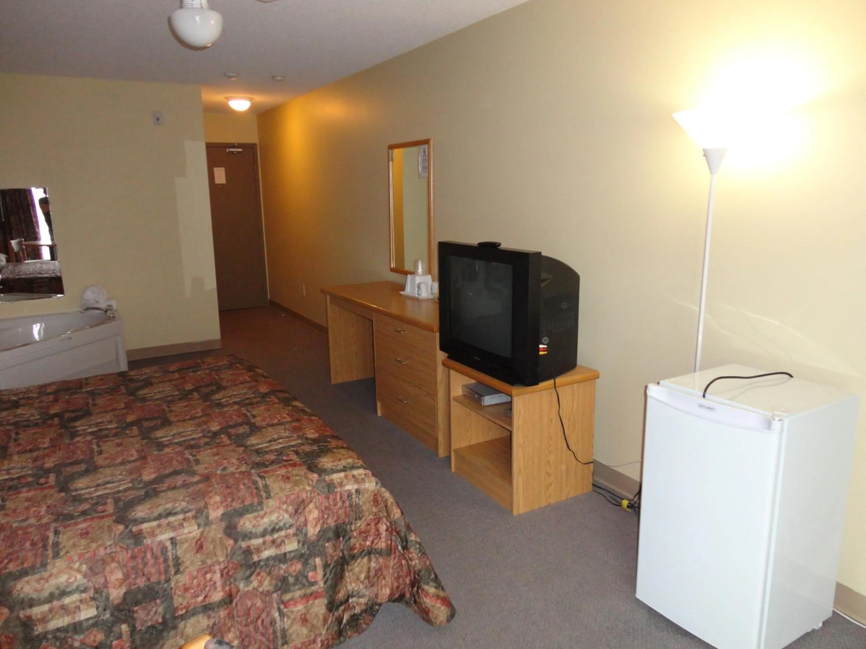 Photo of the whole room, Bed in Canadas Best Value Inn Kapuskasing