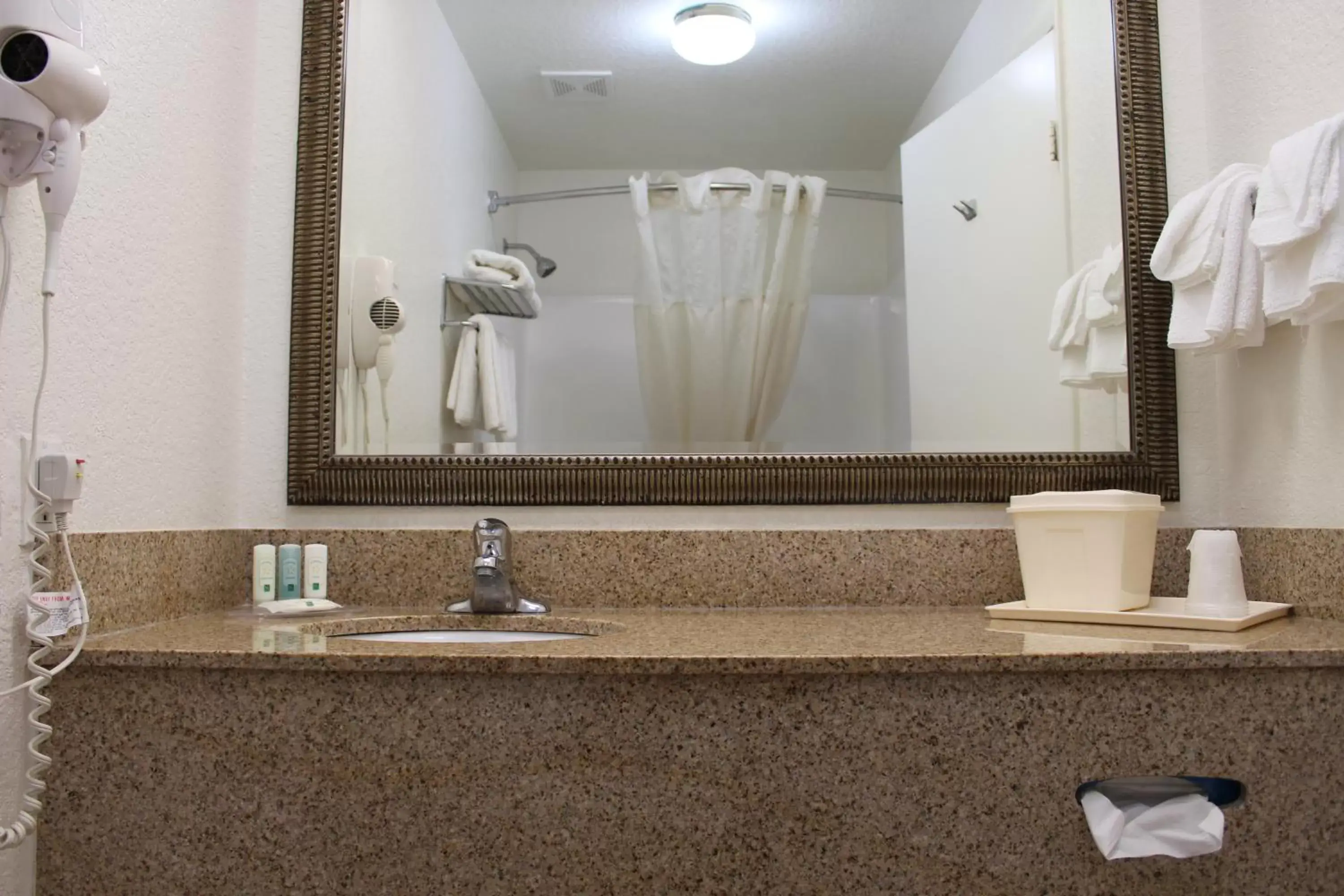 Bathroom in Quality Inn Florida City - Gateway to the Keys