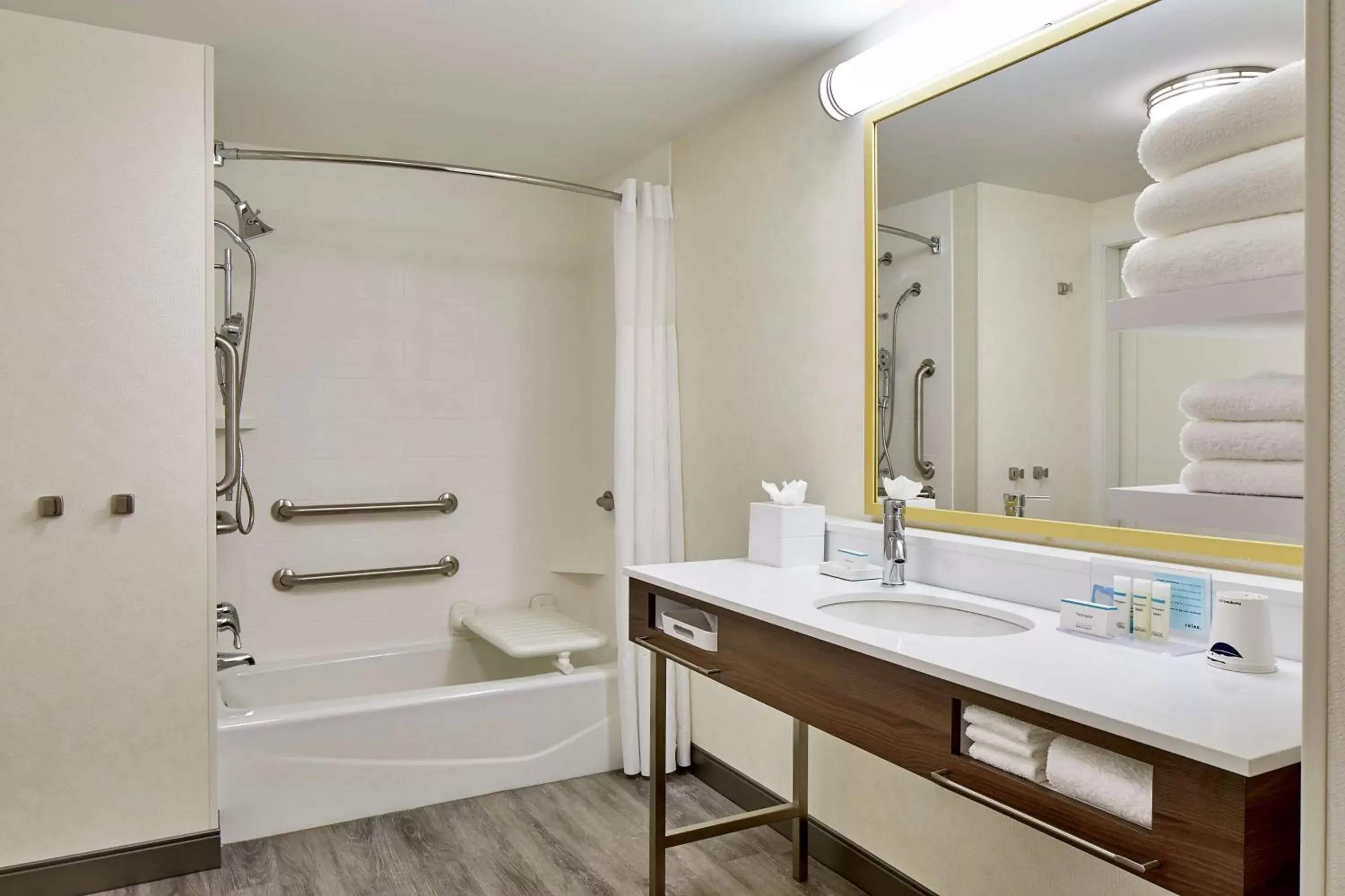 Bathroom in Hampton Inn & Suites Atlanta-Midtown, Ga