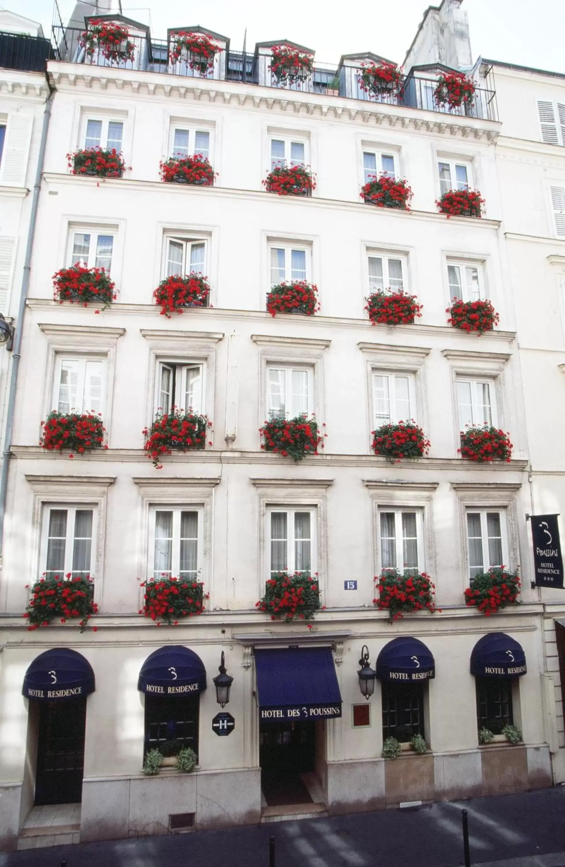 Property Building in Hôtel des 3 Poussins
