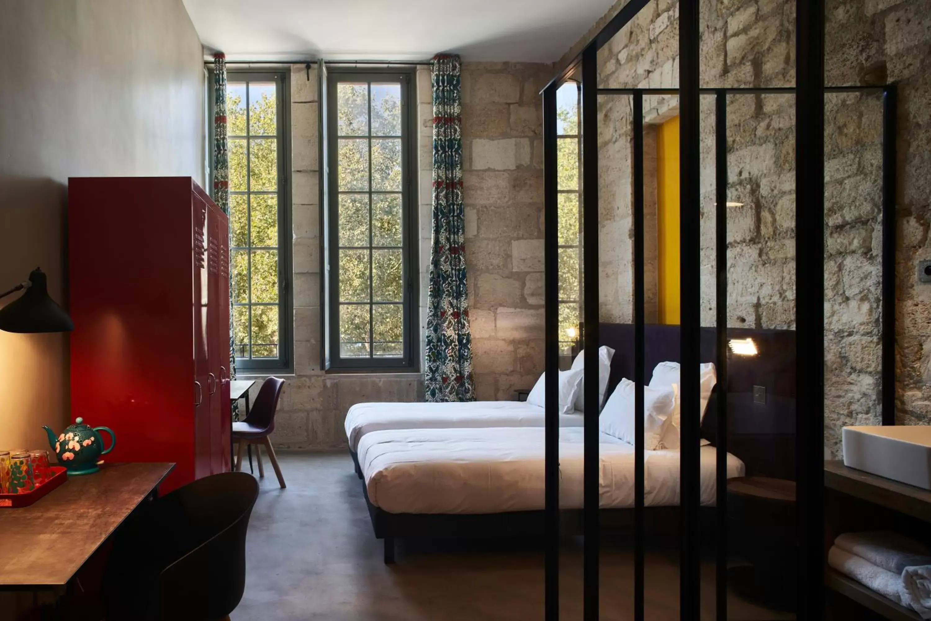 Shower, Bed in Hotel La Zoologie & Spa Bordeaux