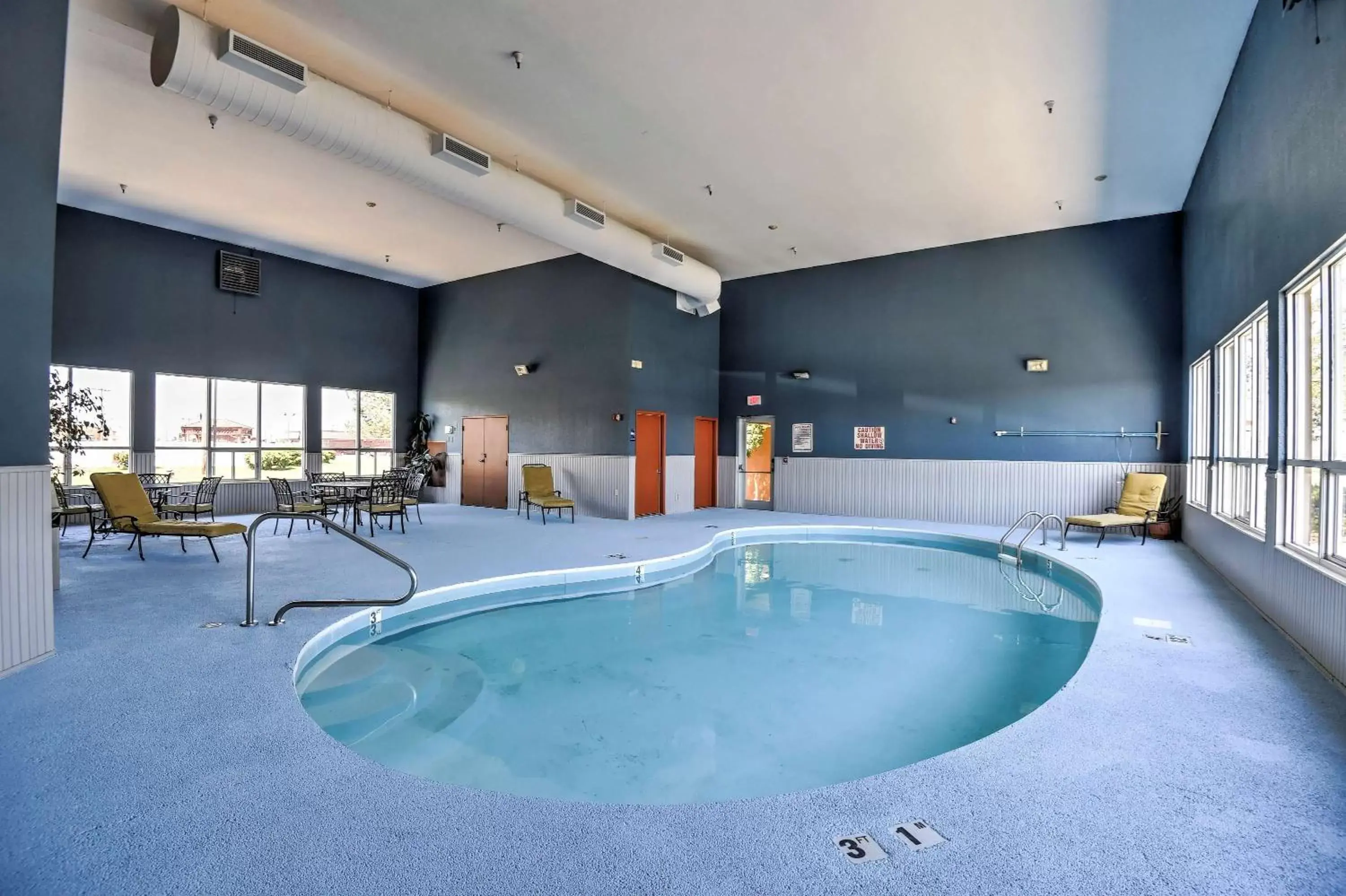 On site, Swimming Pool in SureStay Hotel by Best Western Ottawa