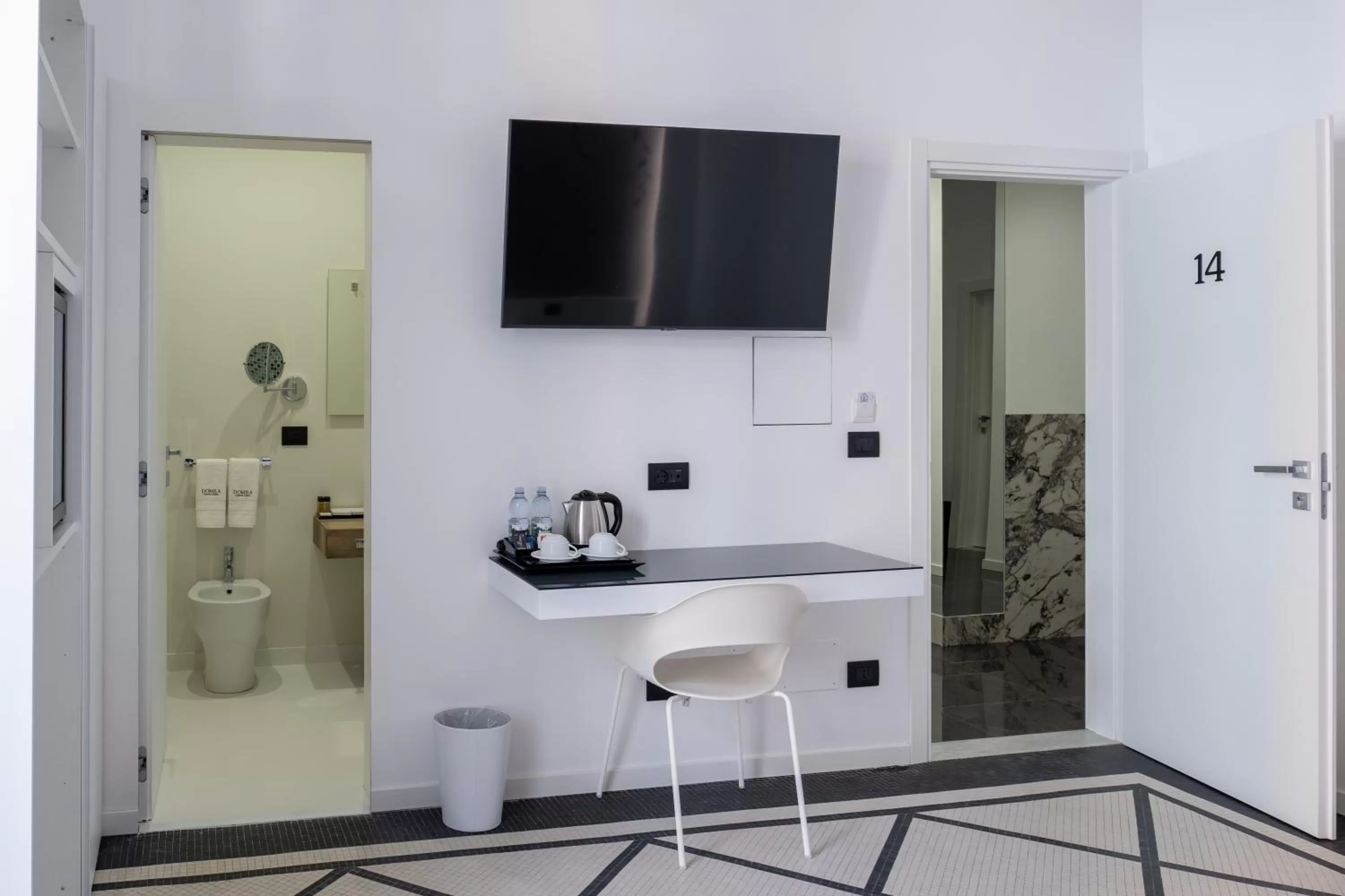 TV and multimedia, TV/Entertainment Center in Domea Superior Rooms Bed and Breakfast