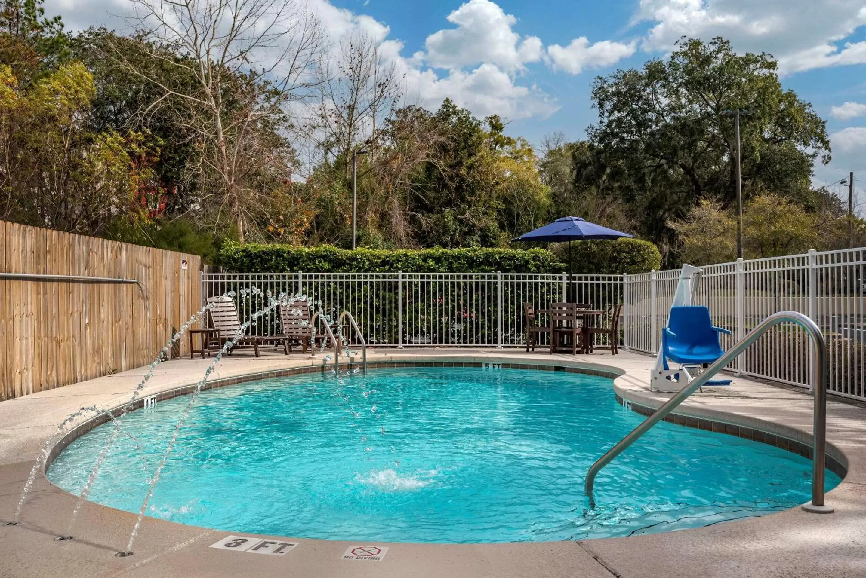 On site, Swimming Pool in Comfort Suites Niceville Near Eglin Air Force Base