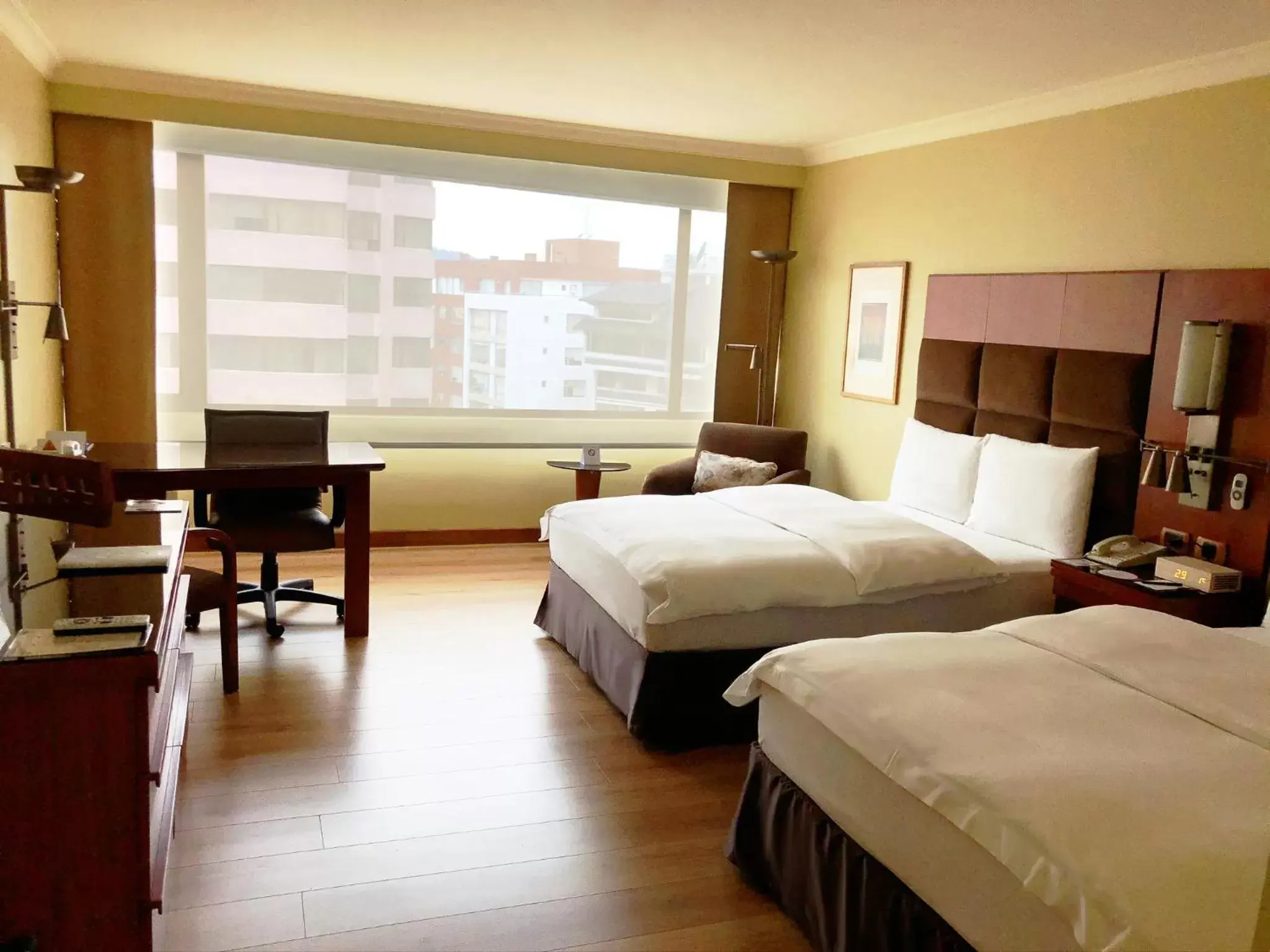 Photo of the whole room in Swissotel Quito